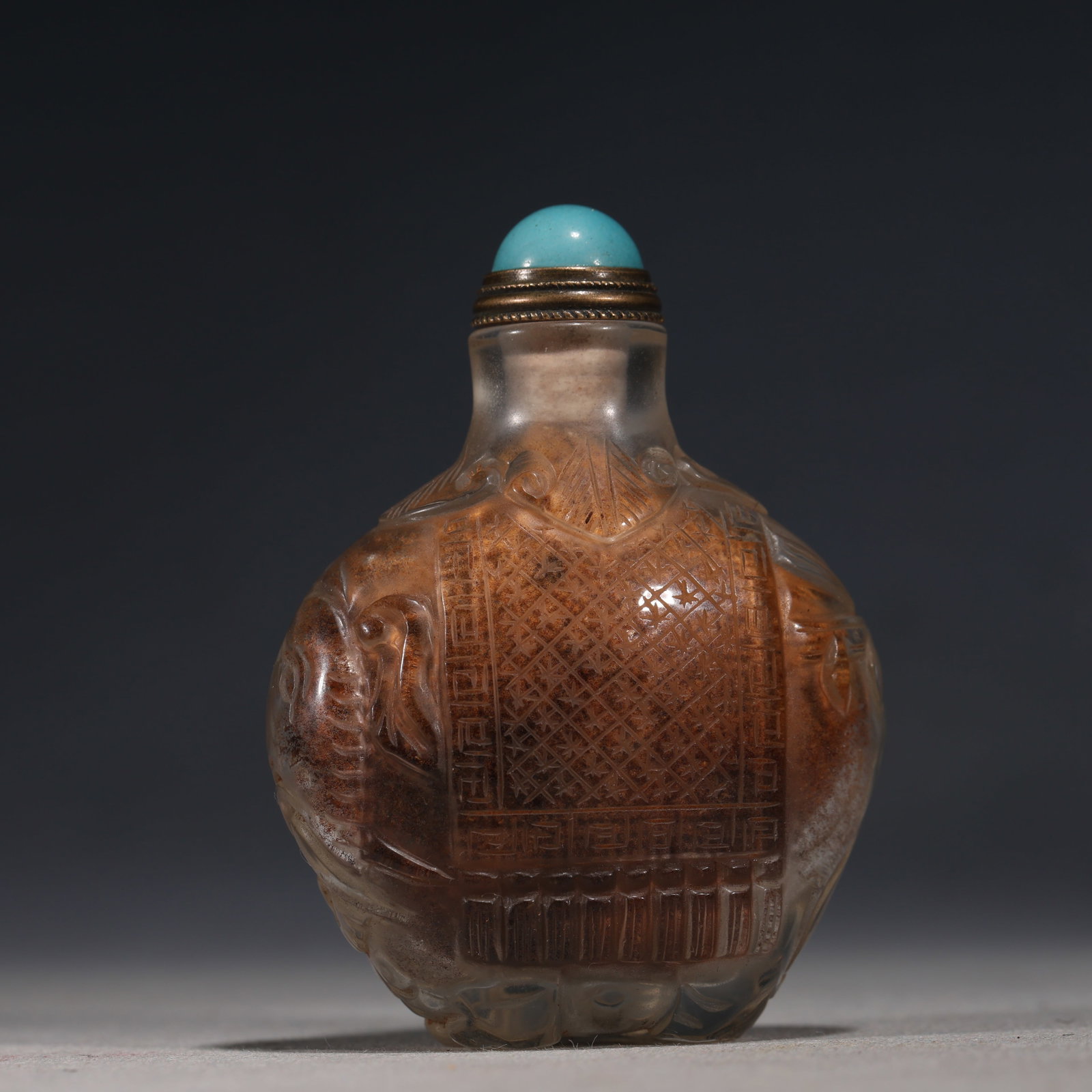 An Exquisite Glass Snuff Bottle With Peaceful Elephant Pattern (1 of 6)