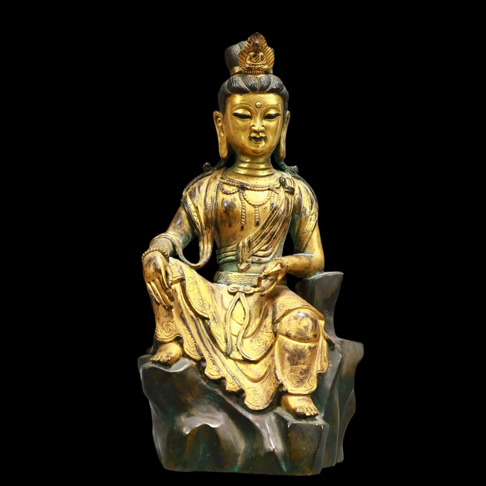 A Solemn Gilt Bronze Statue of Avalokitesvara: A Solemn Gilt Bronze Statue of Avalokitesvara,Ming Dynasty, China,Yongle Four-character Mark,Size:5.1inx3.9inx10.2in,Weight:2550g 铜鎏金观音像,中国ą