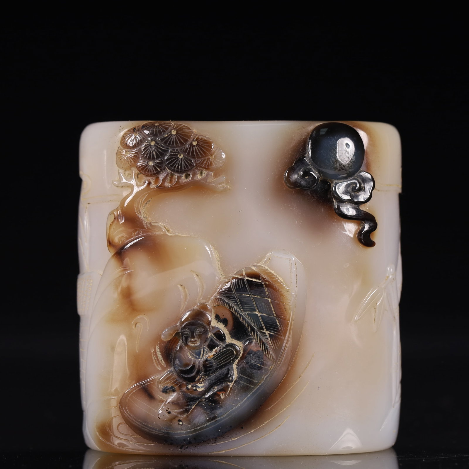 An Exquisite Agate Landscape and Figure Pattern Brush Pot: An Exquisite Agate Landscape and Figure Pattern Brush Pot,Qing Dynasty, China,Size:2.6inx2inx2.6in,Weight:200g 玛瑙山水人物纹笔筒,中国