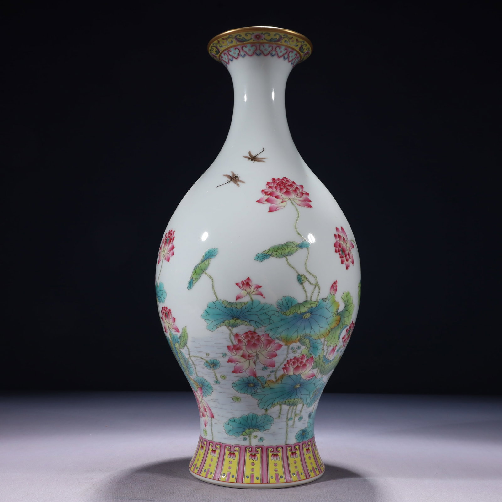 An Exquisite Famille-Rose Painted Gold Lotus Pattern Vase: An Exquisite Famille-Rose Painted Gold Lotus Pattern Vase,Qing Dynasty,China,Yongzheng Six-character Mark,Size:7.5inx16.9in,Weight:3000g
