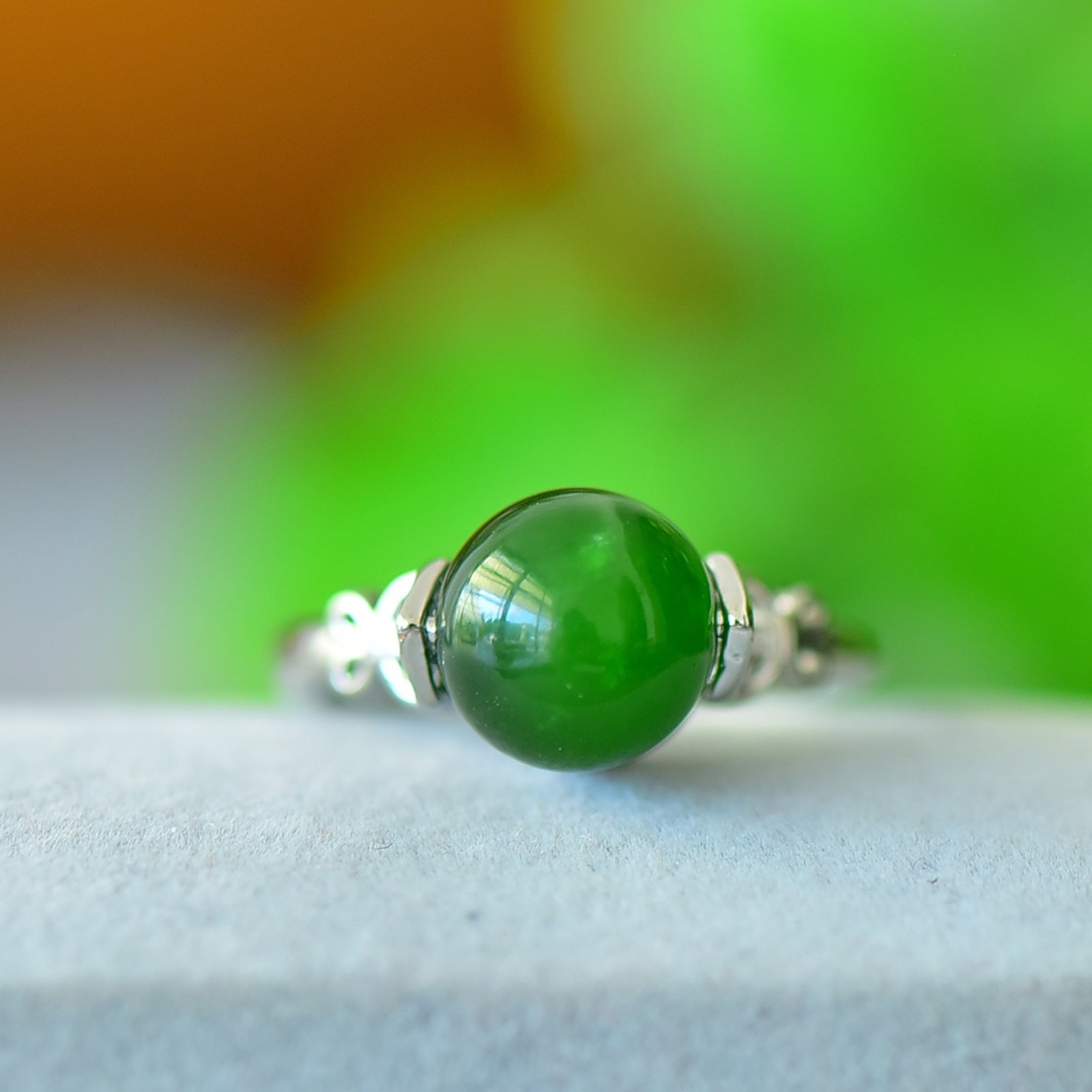 An Exquisite Bronze Inlaid Jasper Ring: An Exquisite Bronze Inlaid Jasper Ring,Size:3.9inx3.9in 铜镶碧玉戒指