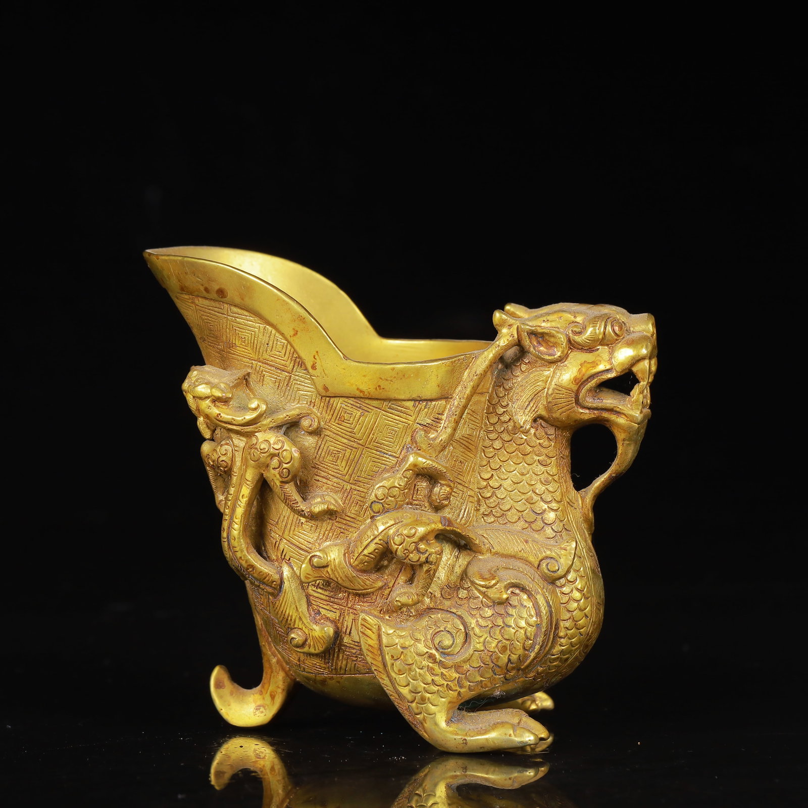 An Exquisite Gilt Bronze Dragon Pattern Dragon Cup: An Exquisite Gilt Bronze Dragon Pattern Dragon Cup,Tang Dynasty,China,Zhenguan Four-Character Mark,Size:3.5inx2inx3.9in,Weight:821g