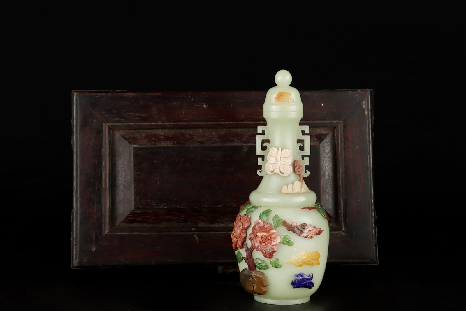 An Exquisite White Jade Flower Pattern Double-Ears Bottle,Inlaid Gems: An Exquisite White Jade Flower Pattern Double-Ears Bottle,Inlaid Gems,Qing Dynasty,China,Qianlong Four-character Mark,Size:7.5inx3.1in,Weight:290g 白玉花卉纹双ň