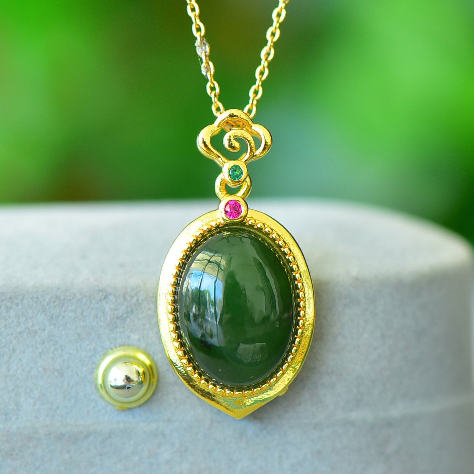 An Exquisite Bronze-Gold Plated Inlaid Jasper Necklace: An Exquisite Bronze-Gold Plated Inlaid Jasper Necklace,Size:4.7inx6.3in 铜镀金镶碧玉项链