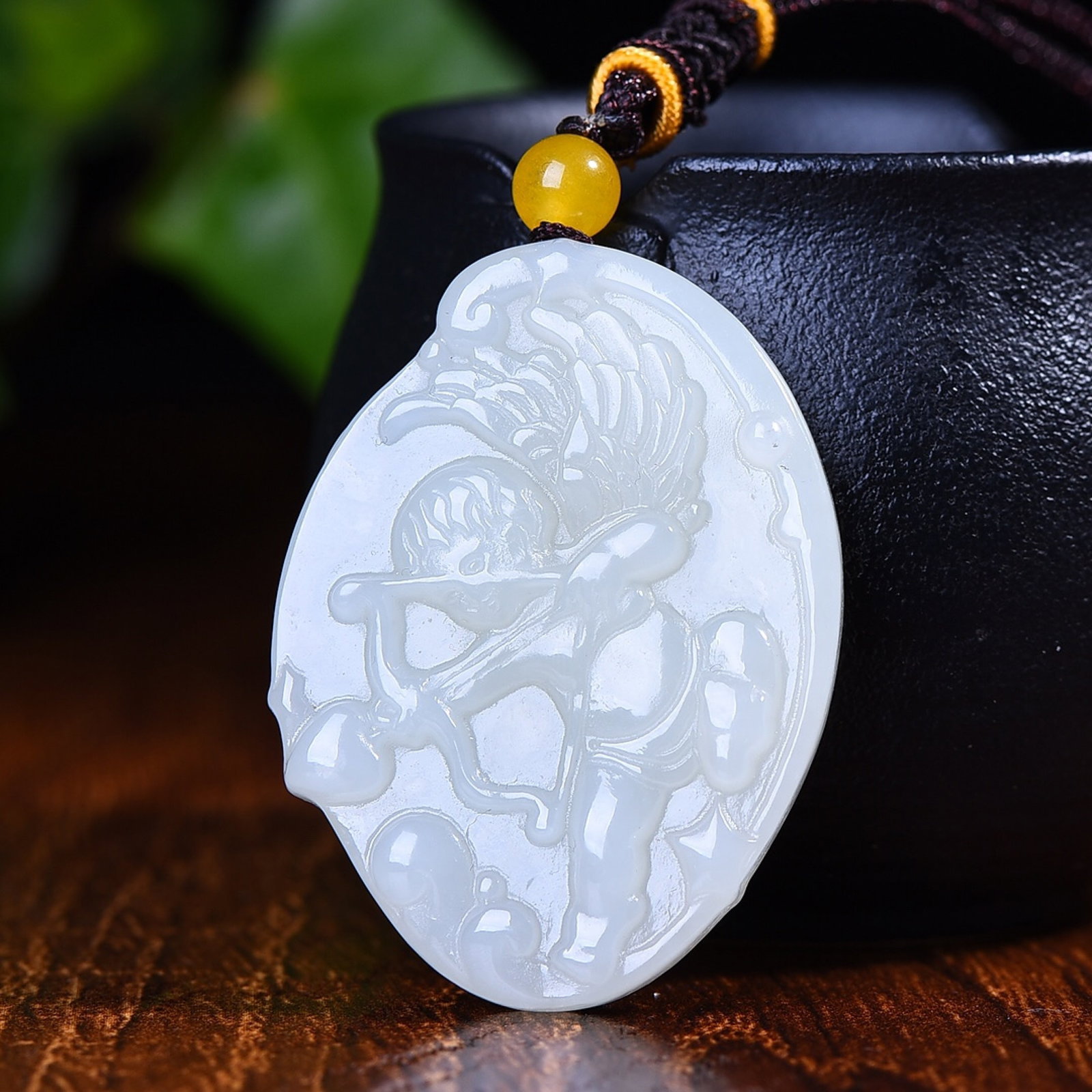 An Exquisite White Jade Figure Pattern Pendant: An Exquisite White Jade Figure Pattern Pendant,Size:35mmx46mm