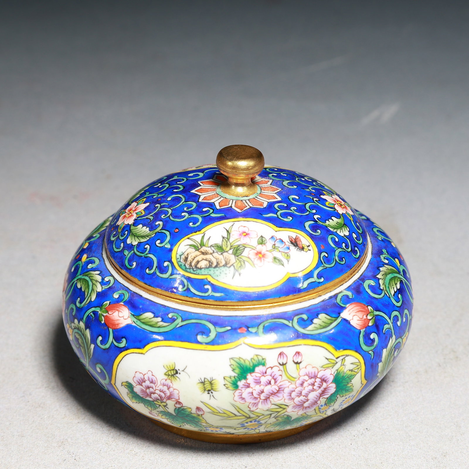 An Exquisite Painted Enamel Flower and Butterfly Pattern Jar with Cover: An Exquisite Painted Enamel Flower and Butterfly Pattern Jar with Cover,Qing Dynasty,China,Qianlong Four-character Mark,Size:3.9inx3in,Weight:300g 画珐琅花卉蝴Ś