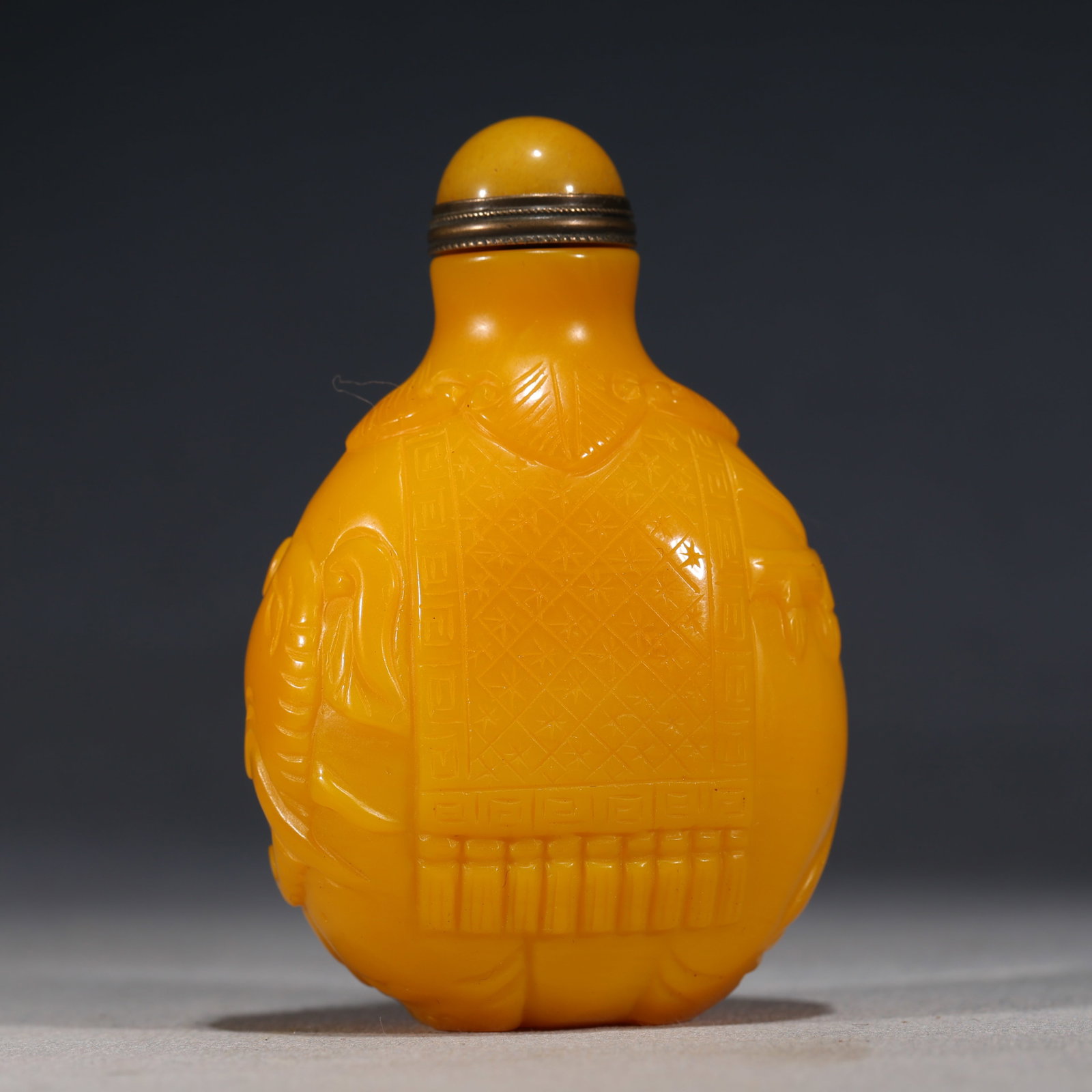 An Exquisite Yellow Glass Snuff Bottle With Peaceful Elephant Pattern: An Exquisite Yellow Glass Snuff Bottle With Peaceful Elephant Pattern,China,Qing Dynasty,Four-Character Qianlong Mark,Dimensions:3.1inx2in,黄琉璃太平有象ń