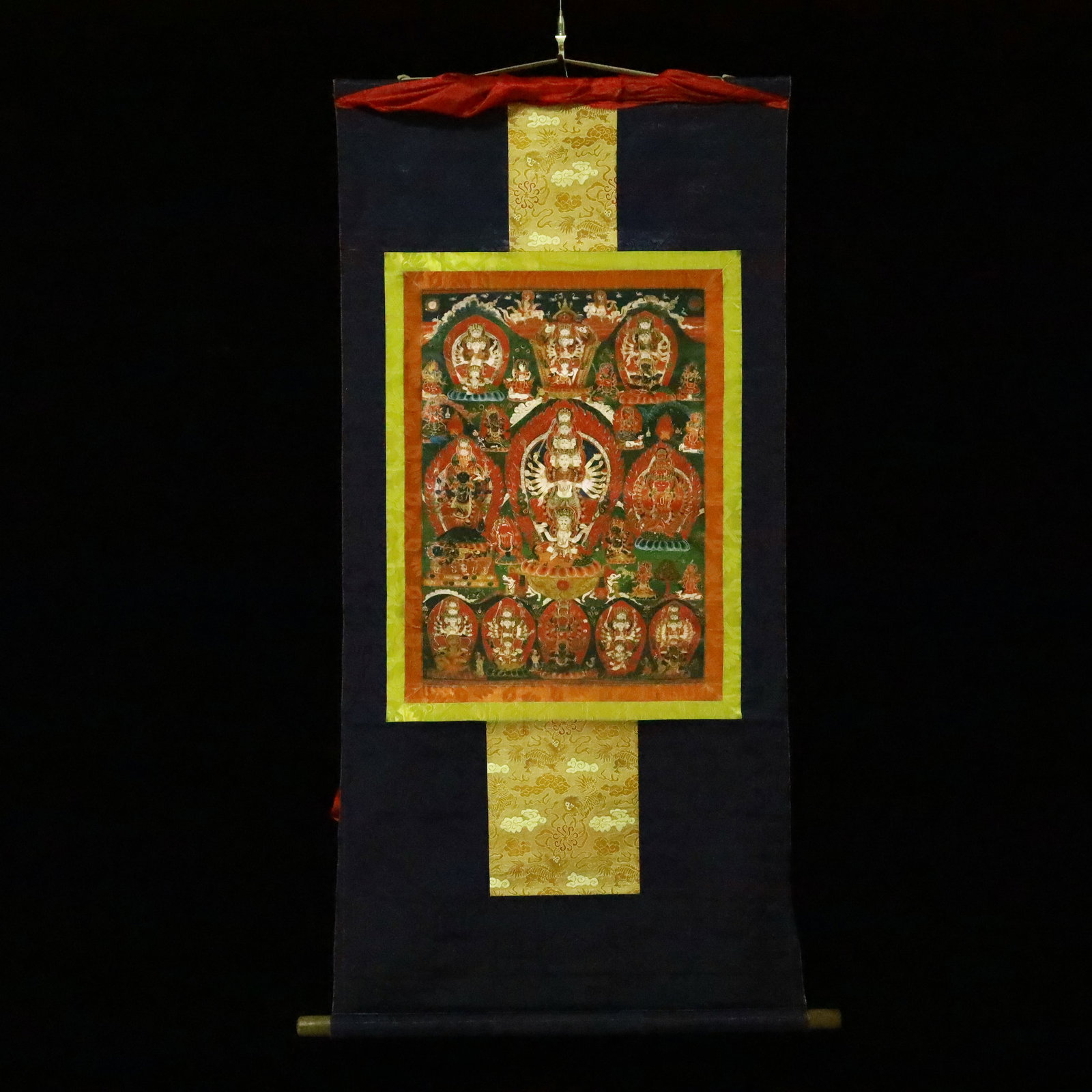 A Rare Brocade Painted Color Statue of Avalokitesvara Tangka: A Rare Brocade Painted Color Statue of Avalokitesvara Tangka,Qing Dynasty, China,Size:22.4inx48in 织锦彩绘观音像唐卡,中国清É