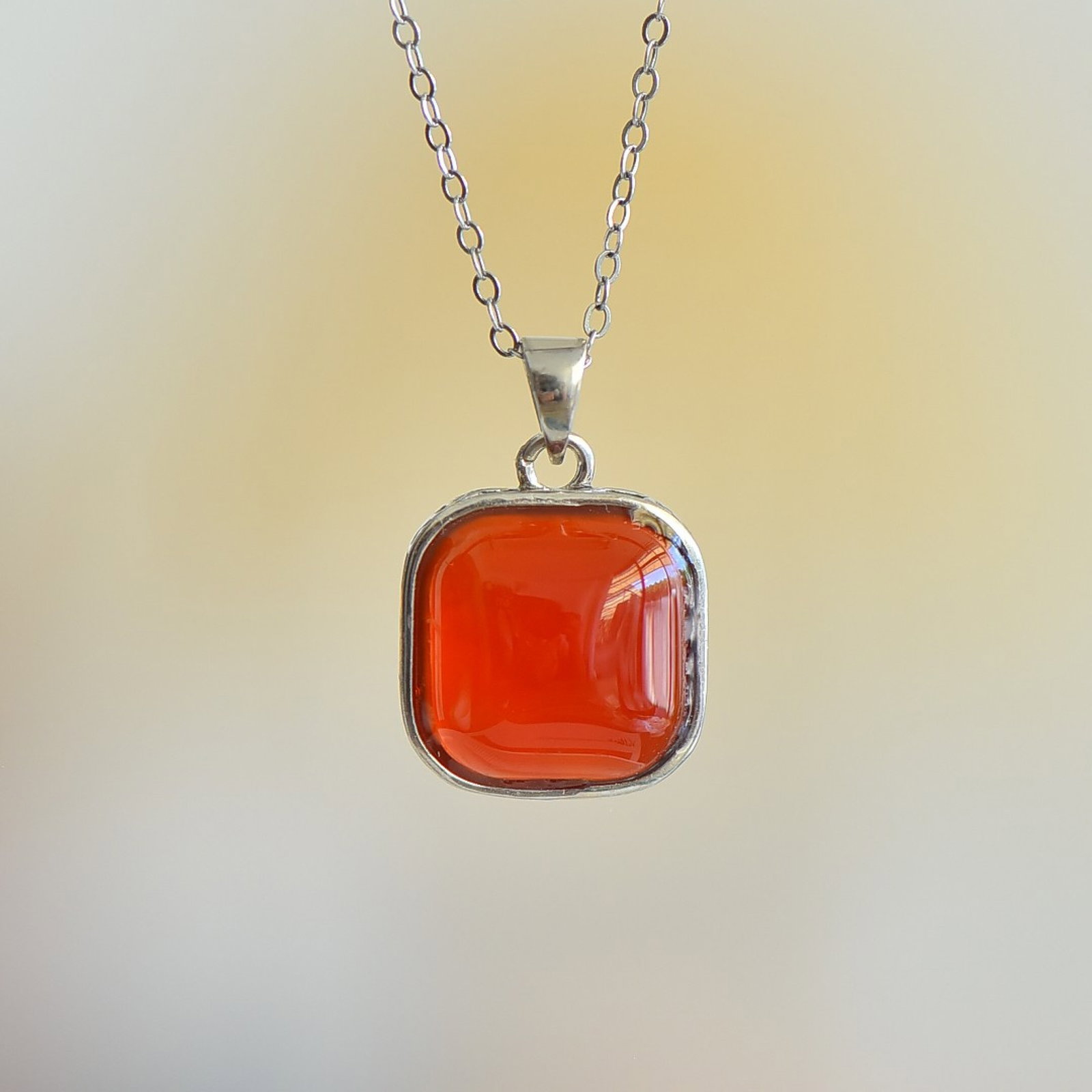 A Set of Fine Sterling Silver Inlaid Red Agate Jewelry: A Set of Fine Sterling Silver Inlaid Red Agate Jewelry 一套纯银镶红玛瑙首饰