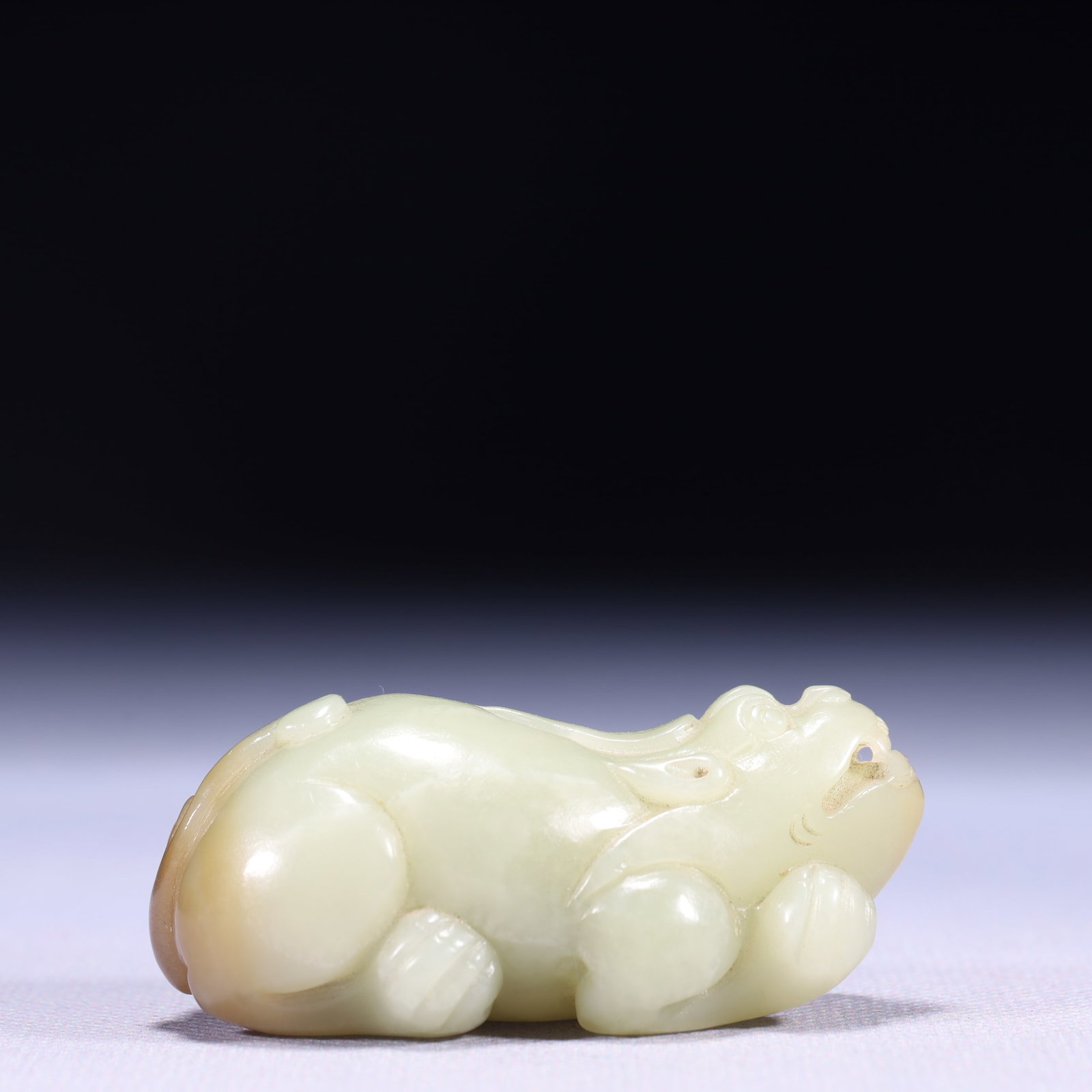 An Exquisite White Jade Unicorn Ornament (1 of 8)