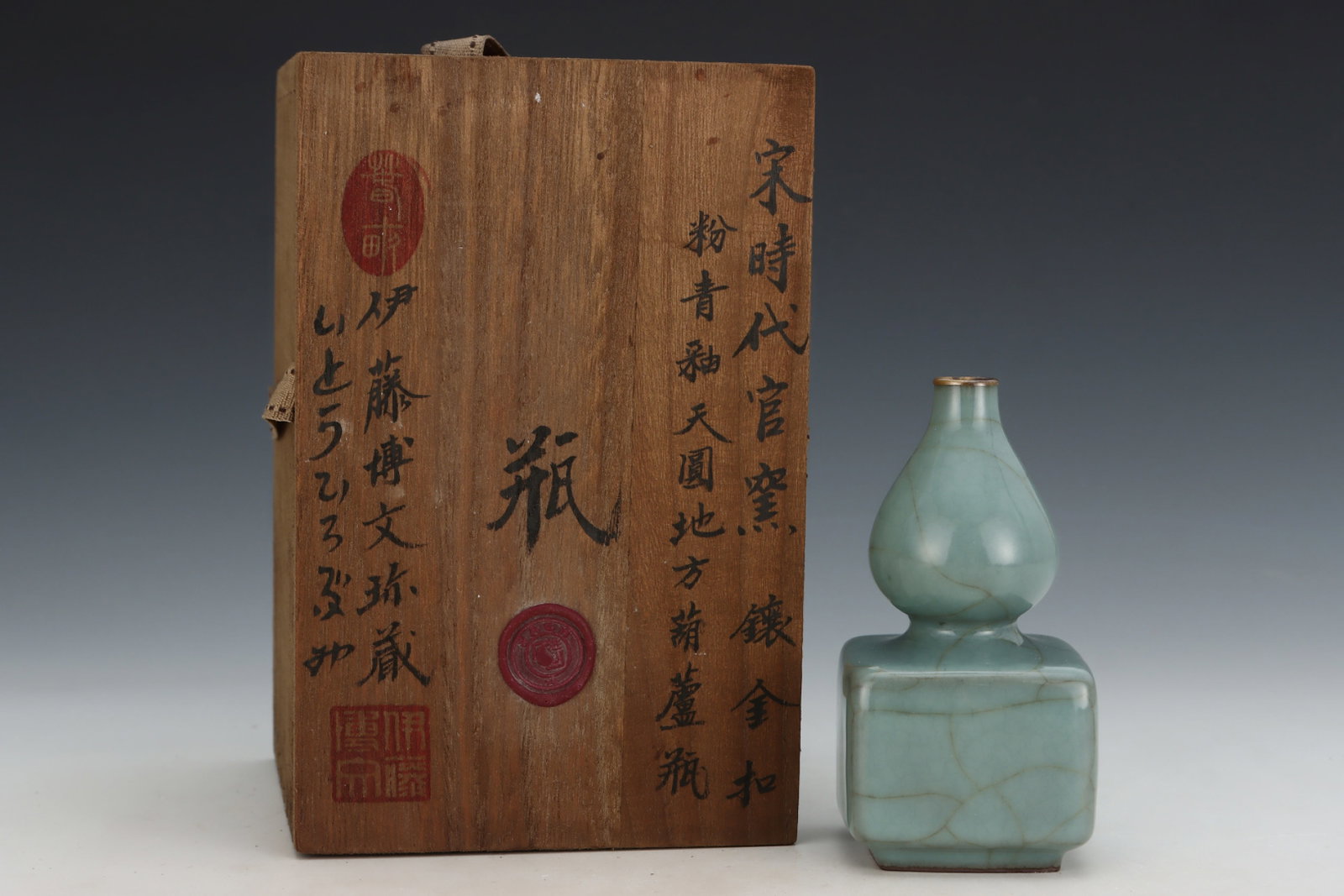 An Exquisite Guan yao Celadon Glazed Painted Gold Gourd-Shaped Vase: An Exquisite Guan yao Celadon Glazed Painted Gold Gourd-Shaped Vase,Song Dynasty,China,Size:4.7inx2.5in 官窑粉青釉描金葫芦瓶,中国