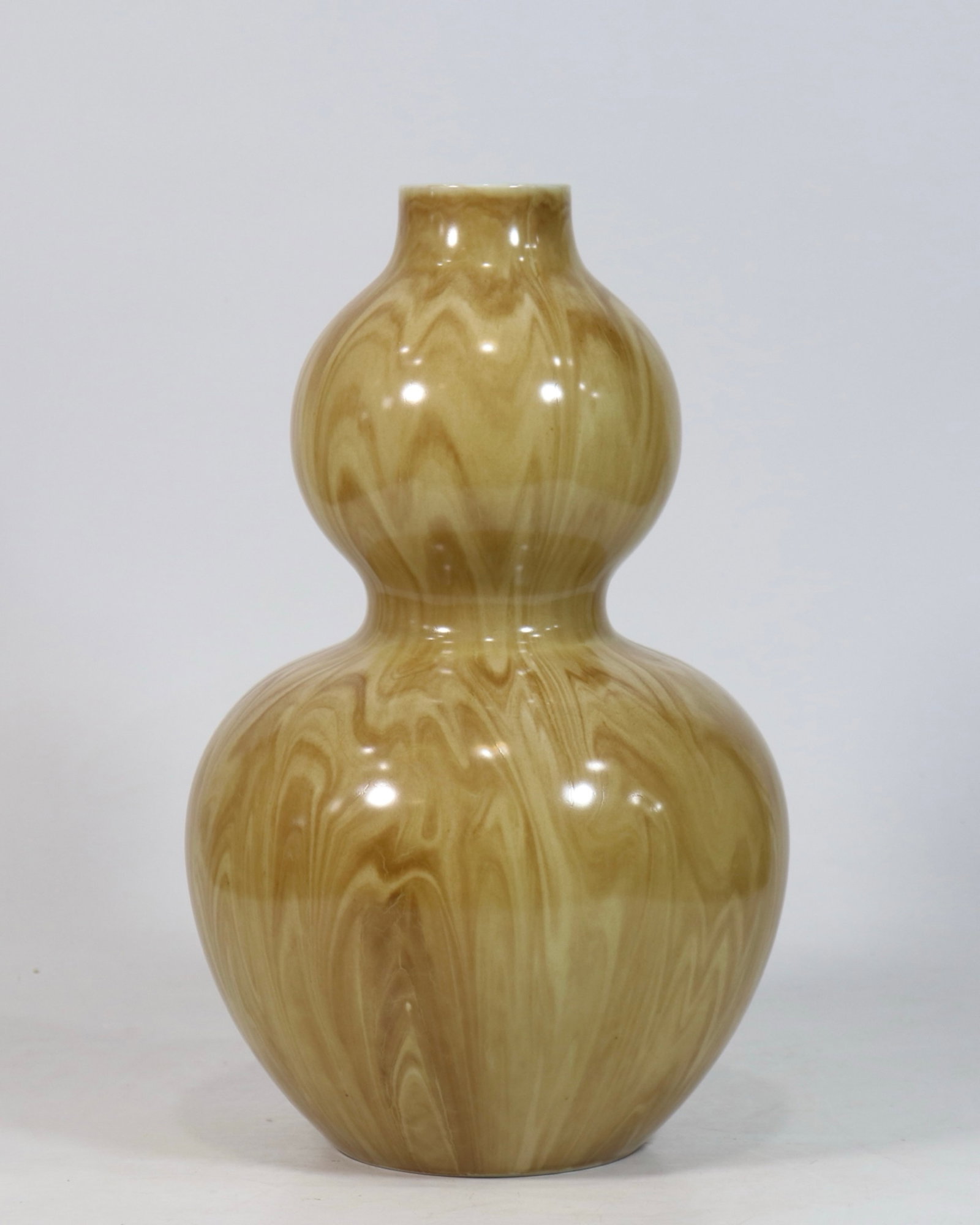 A fine wood-grain glaze double-gourd vase: A fine wood-grain glaze double-gourd vase, Qing Dynasty, China, with six-character Yongzheng reign mark, Size:13inx7.9in 木纹釉葫芦瓶,中国清ߣ