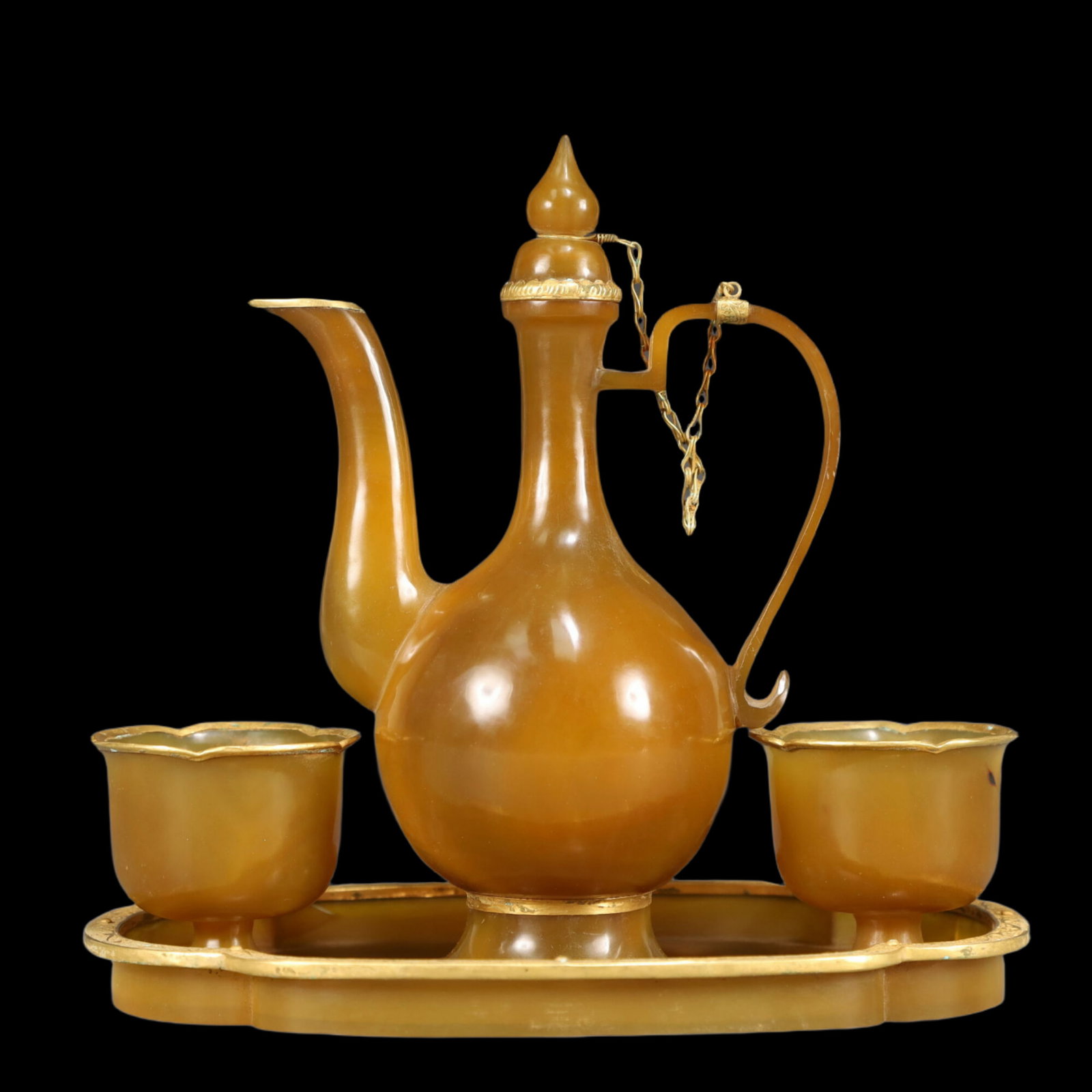 A Set of Fine Agate Cover with Gold Pots: A Set of Fine Agate Cover with Gold Pots,Qing Dynasty, China,Size:7.9inx5.1inx7.5in,Weight:650g 一套玛瑙包金壶，中国清代