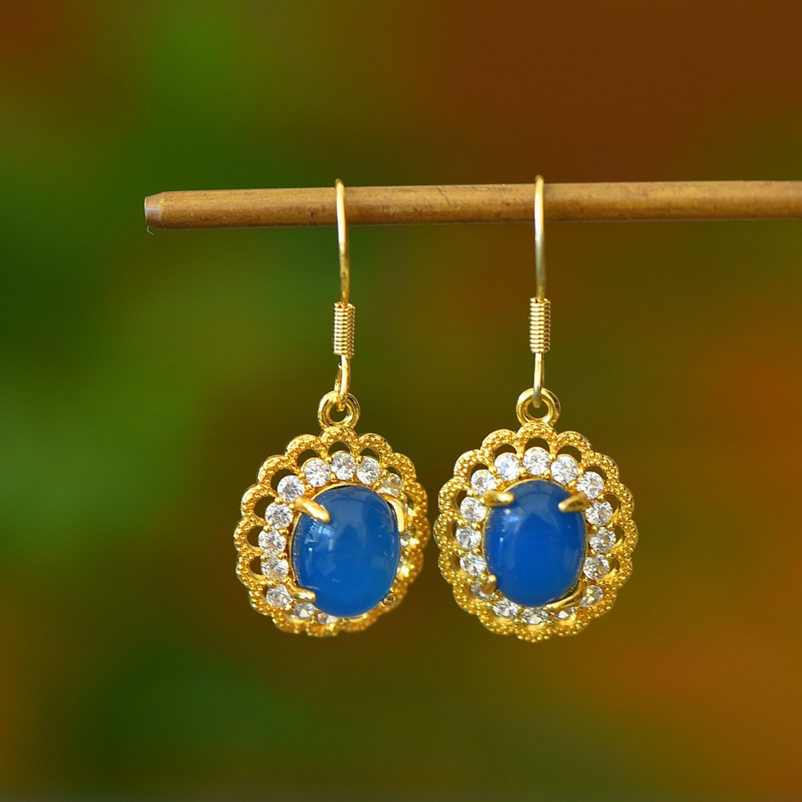 A Pair of Exquisite Earrings,Inlaid Diamond: A Pair of Exquisite Earrings Size:7mmx9mm 一对耳环
