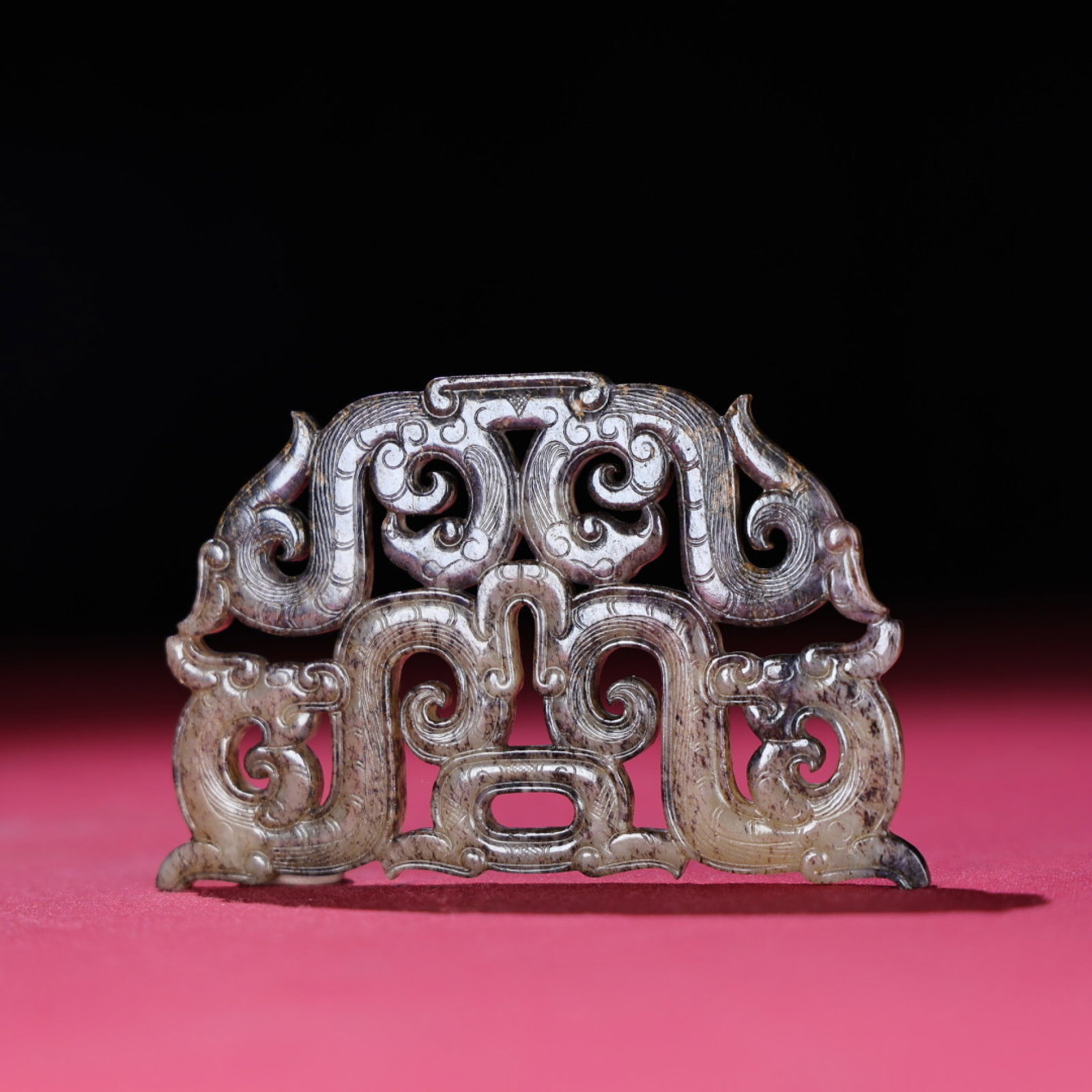 An Exquisite White Jade Dragon Pattern Pendant - 3