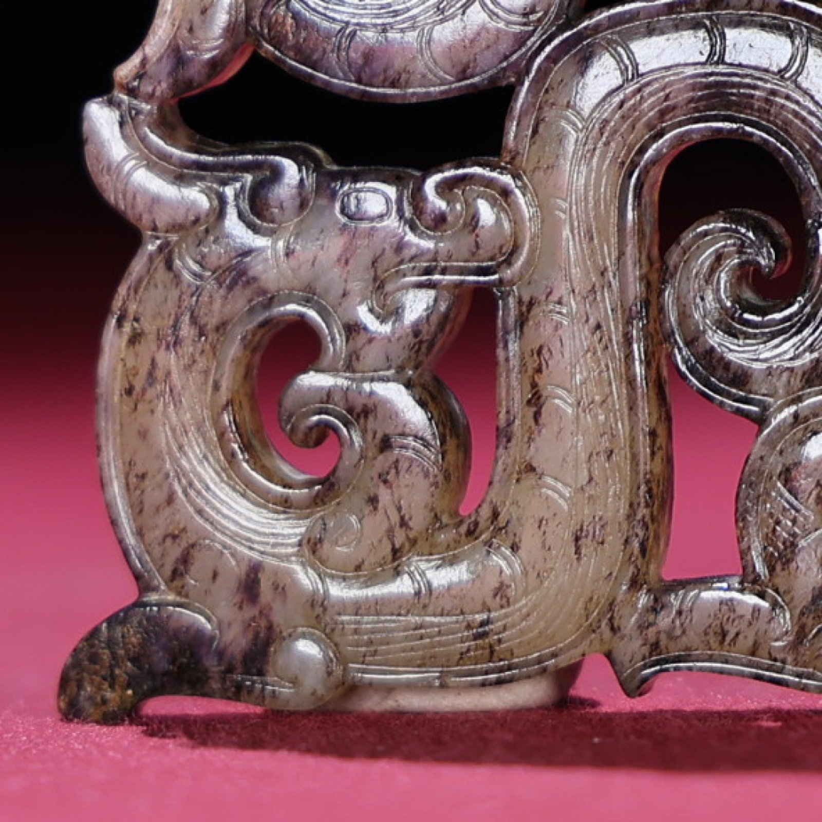 An Exquisite White Jade Dragon Pattern Pendant - 9