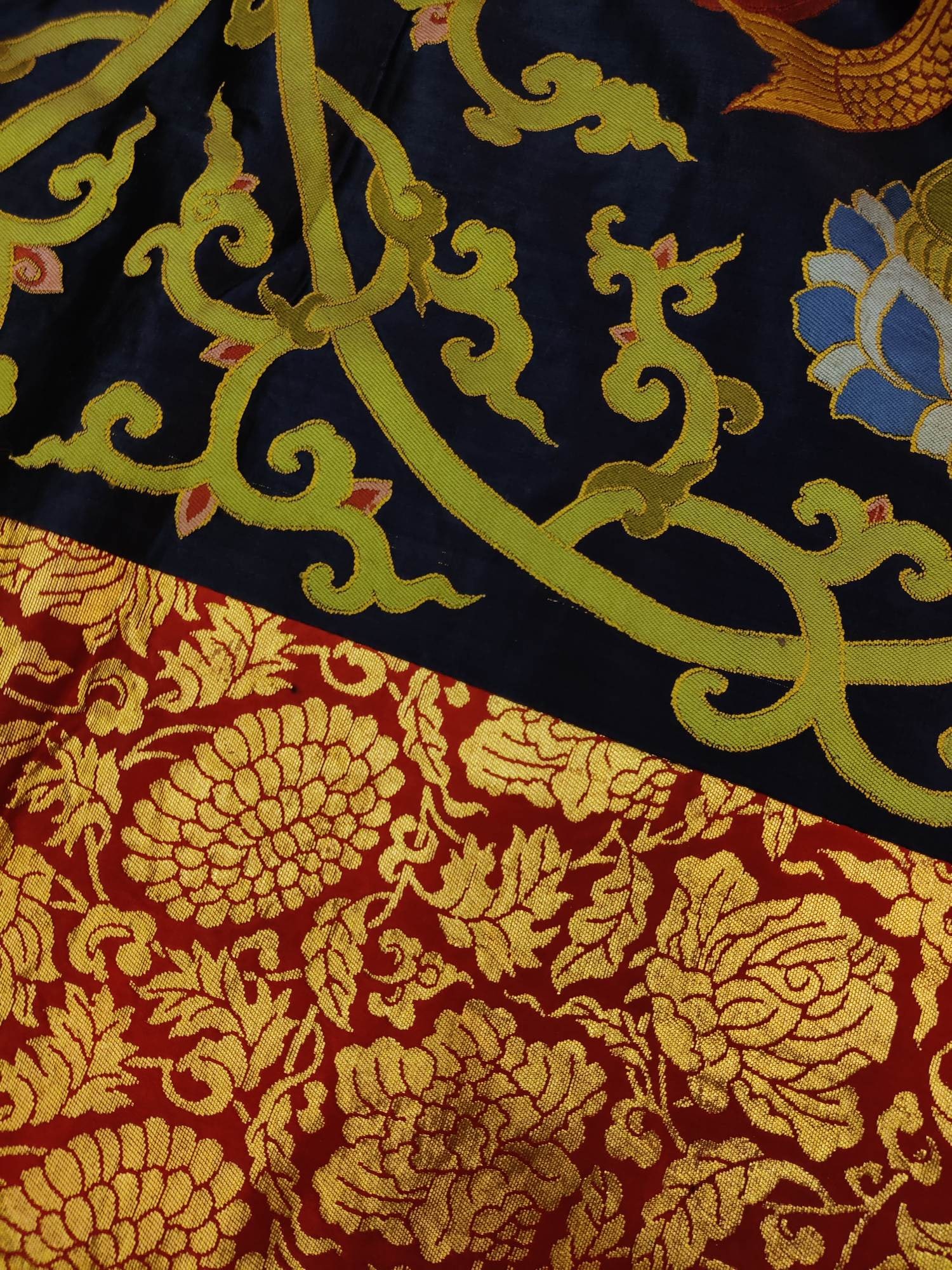 Cloud Brocade Supporting Goddess Picture - 3