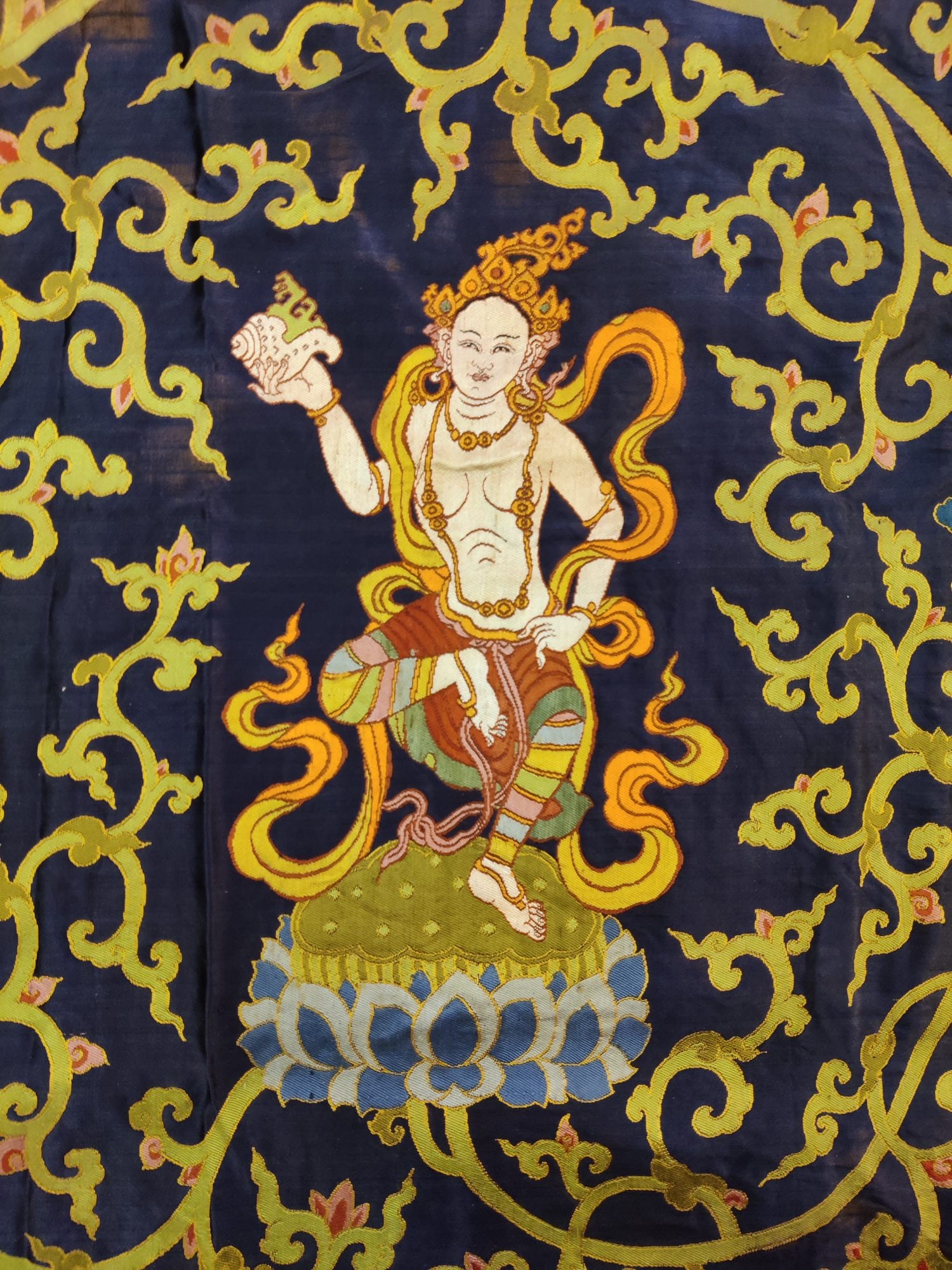 Cloud Brocade Supporting Goddess Picture - 4