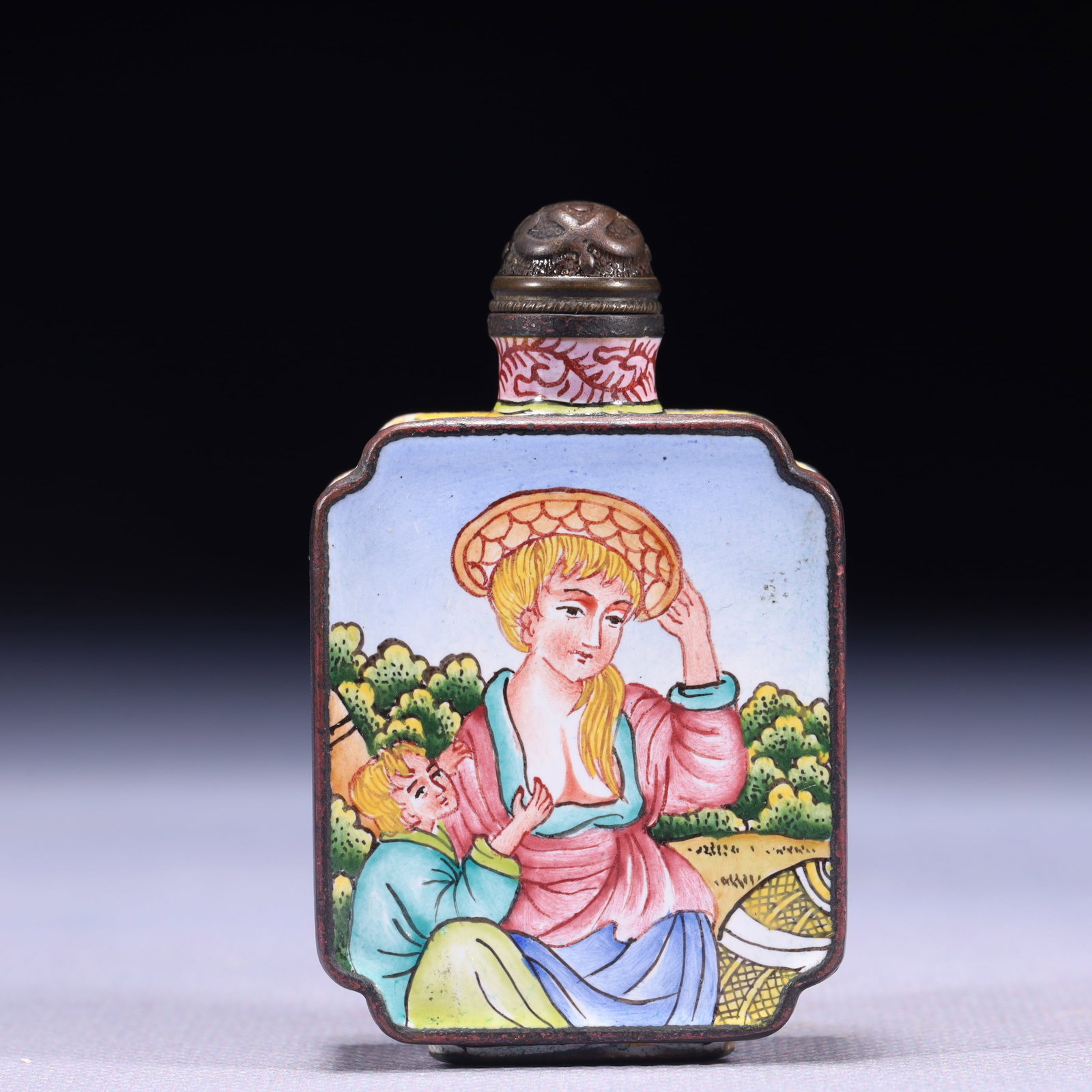 An Exquisite Painted Enamel Figure Pattern Snuff Bottle: An Exquisite Painted Enamel Figure Pattern Snuff Bottle,Qing Dynasty,China,Qianlong Four-character Mark,Size:1.6inx0.6inx2.6in,Weight:71g