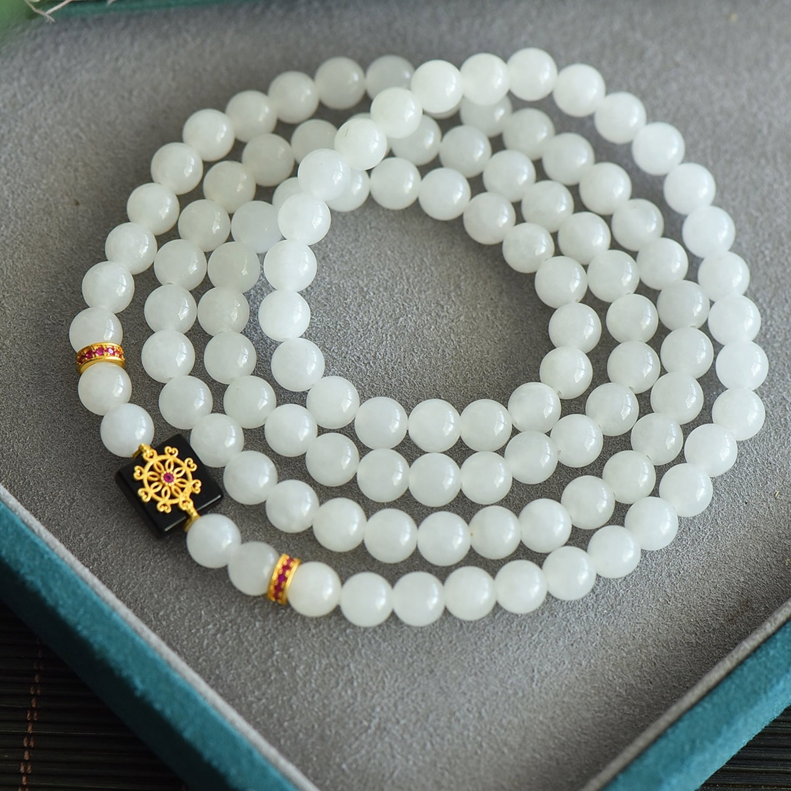 An Exquisite White Jade Bracelets: An Exquisite White Jade Bracelets,Size:7mm 白玉手串