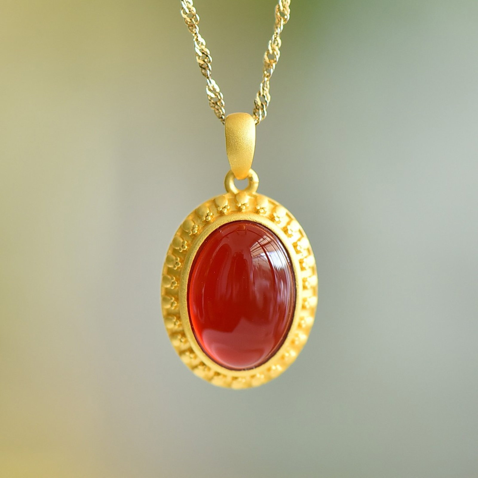 An Exquisite Sterling Silver-Gold Plated Inlaid Red Agate Necklace: An Exquisite Sterling Silver-Gold Plated Inlaid Red Agate Necklace,Size:12mmx16mm 纯银镀金镶红玛瑙项链