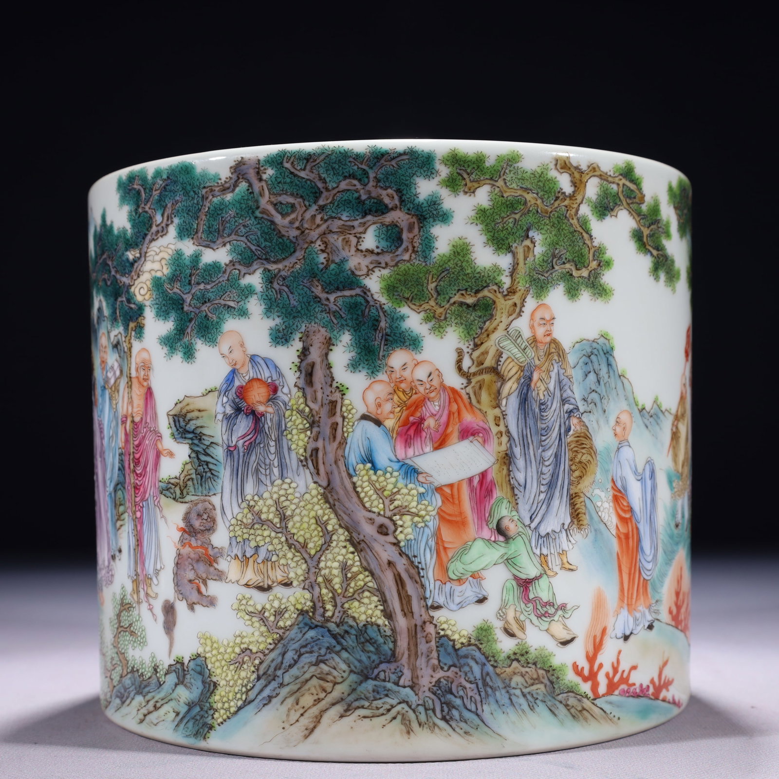 An Exquisite Famille-Rose Character and Story Pattern Brush Pot: An Exquisite Famille-Rose Character and Story Pattern Brush Pot 粉彩人物故事纹笔筒,中国清代,雍正六ढ