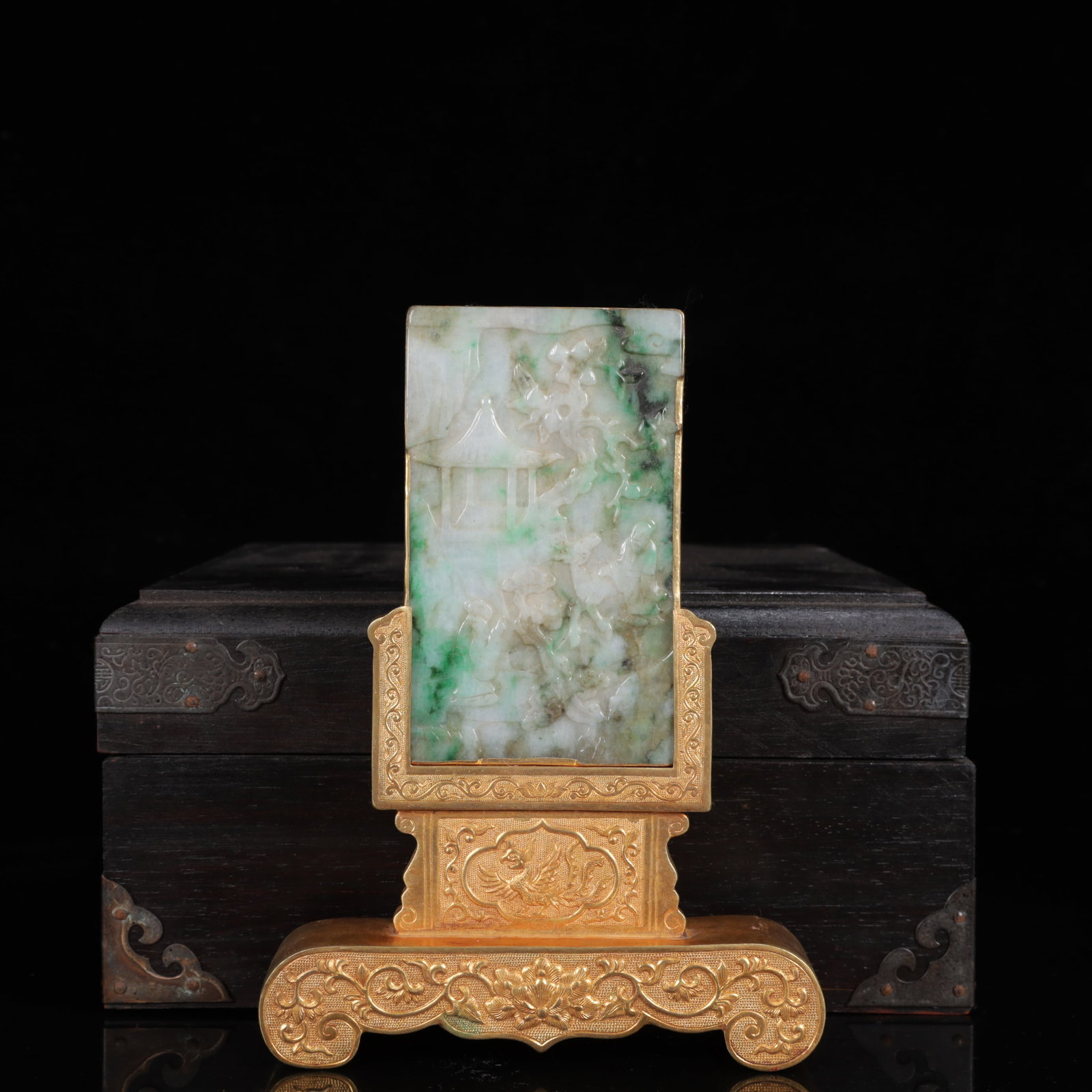 An Exquisite Gilt Bronze Inlaid Jadeite Landscape Pattern Table Screen: An Exquisite Gilt Bronze Inlaid Jadeite Landscape Pattern Table Screen,Qing Dynasty,China,Size:(Screen)5.1inx1.4inx7.1in,(Box)9.1inx4.3in,Weight:500g 铜鎏金嵌翡翠&#