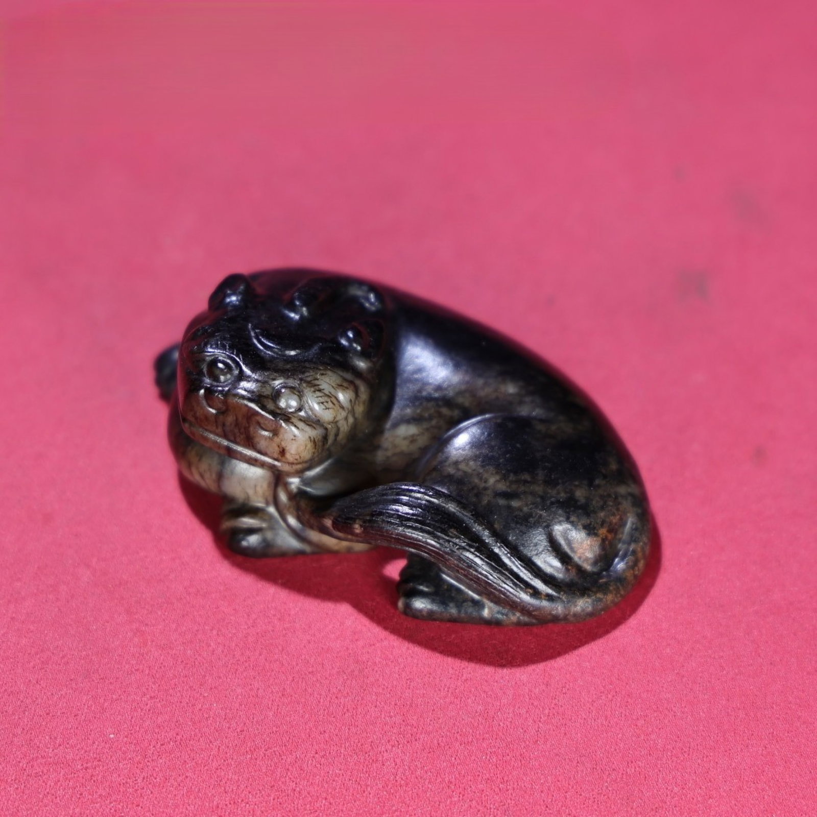 An Exquisite Archaic Jade Auspicious Beast Hand Piece: An Exquisite Archaic Jade Auspicious Beast Hand Piece,Ancient Time,China,Size:74mmx45mmx27mm,Weight:101g