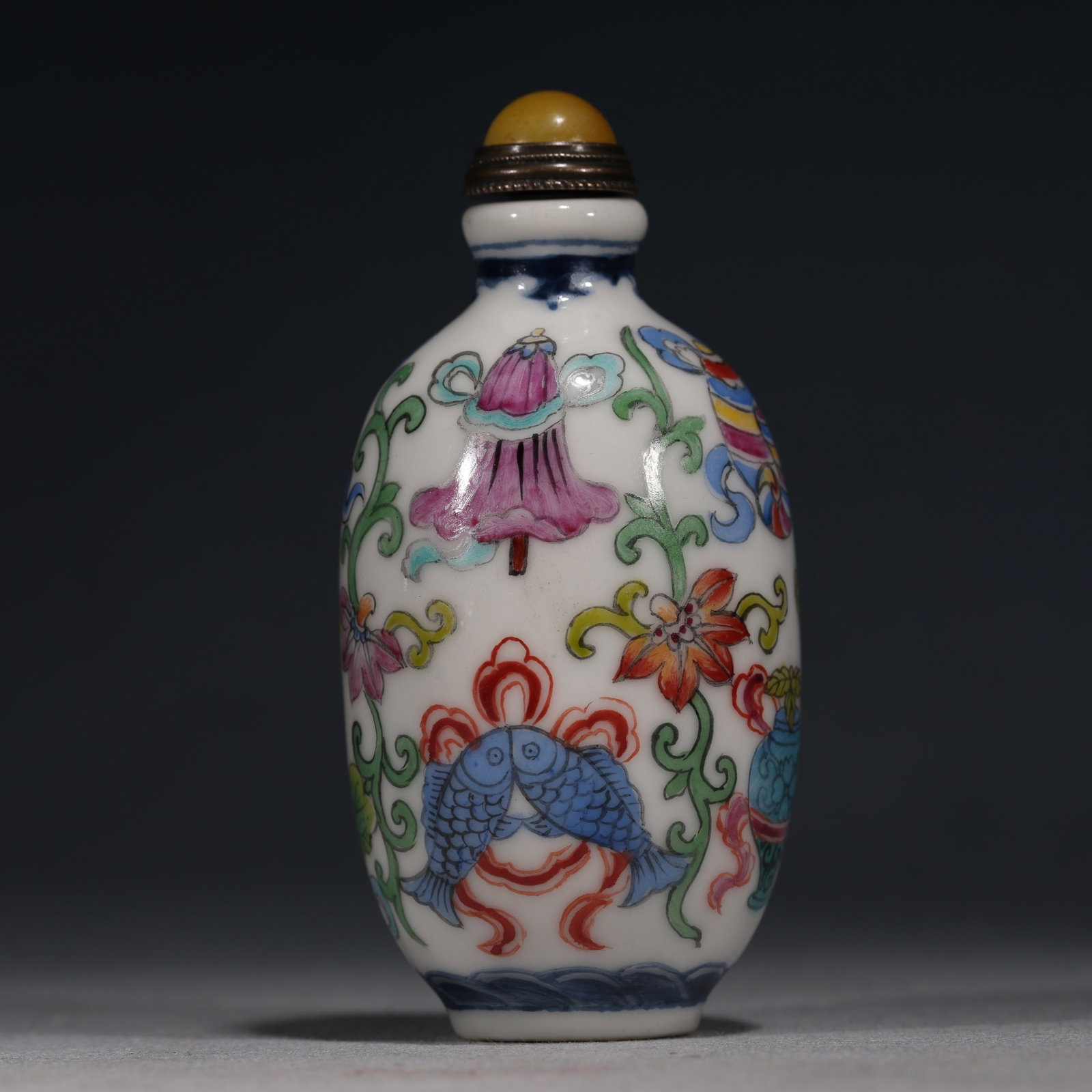 An Exquisite Famille Rose Snuff Bottle With Interlocking Lotus And Dharma Wheel Pattern: An Exquisite Famille Rose Snuff Bottle With Interlocking Lotus And Dharma Wheel Pattern,China,Qing Dynasty,Four-Character Qianlong
