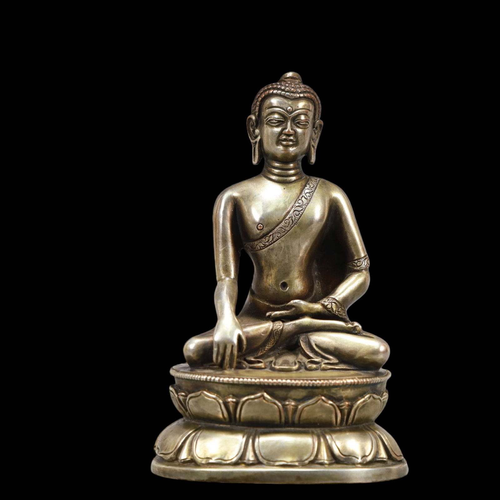 A Solemn Silver Statue of Sakyamuni: A Solemn Silver Statue of Sakyamuni,Qing Dynasty, China,Size:3.5inx2.8inx5.9in,Weight:1150g 银释迦摩尼像,中国清代