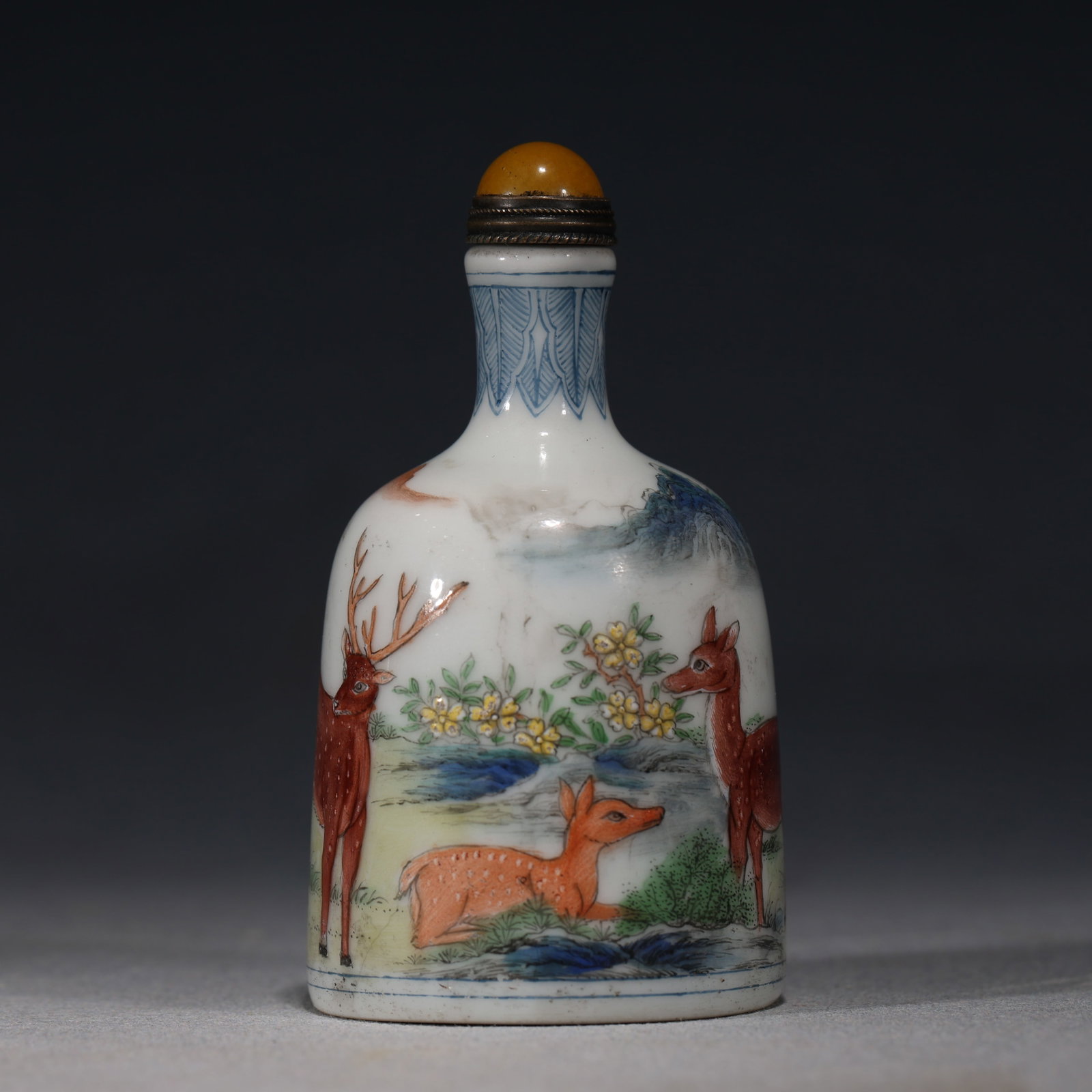 An Exquisite Blue and White with Famille-Rose Landscape Three Deer Pattern Snuff Bottle: An Exquisite Blue and White with Famille-Rose Landscape Three Deer Pattern Snuff Bottle,Qing Dynasty, China,Qianlong Four-character Mark,Size:1.6in×1.6in×3in 青花粉彩