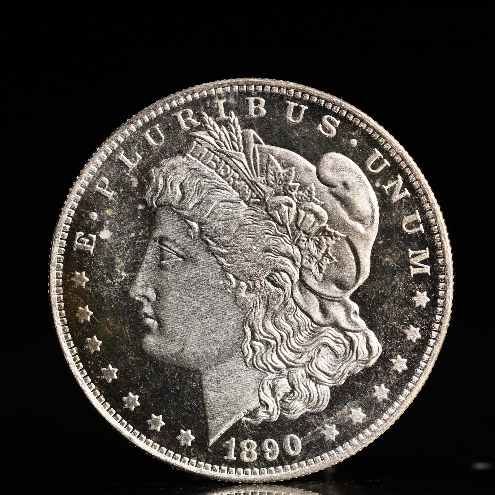 USA Morgan Dollar 1890 Coin: Obv: profile bust with date below and E PLURIBUS UNUM legend and stars around. Rev: eagle with In God we trust above within wreath with UNITED STATES OF AMERICA ONE DOLLAR legend. IN GOD WE TRUST / LI
