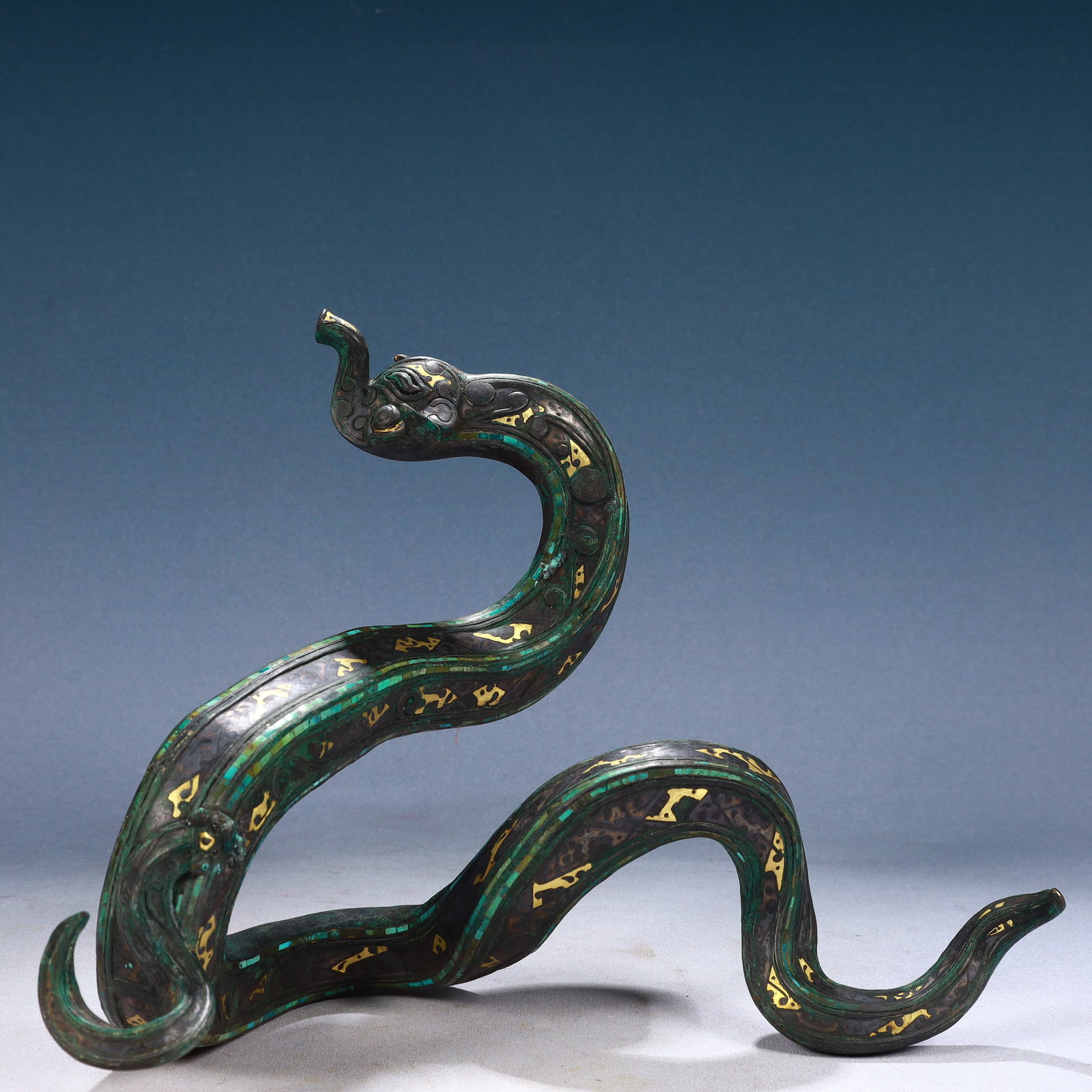 An Archaic Bronze Inlaid Gold Snake Ornament,Inlaid Turquoise: An Archaic Bronze Inlaid Gold Snake Ornament,Inlaid Turquoise,Qing Dynasty, China,Size:13inx7.9inx10.6in,Weight:4650g 青铜错金蛇摆件,嵌绿松&