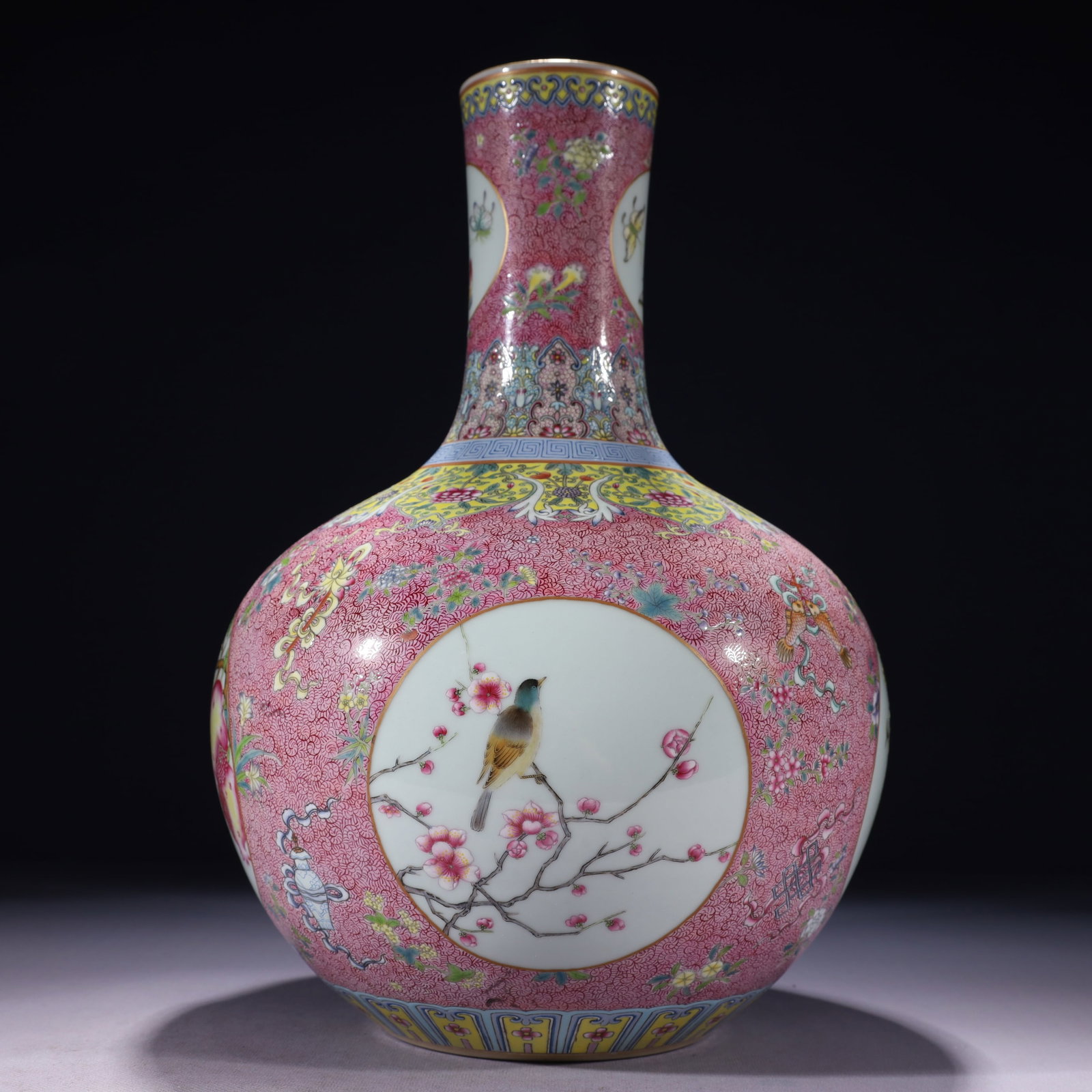 An Exquisite Famille-Rose Painted Gold Flower and Bird Pattern Vase: An Exquisite Famille-Rose Painted Gold Flower and Bird Pattern Vase,Qing Dynasty,China,Qianlong Six-character Mark,Size:9.1inx14.2in,Weight:3500g 粉彩描金花鸟ಬ
