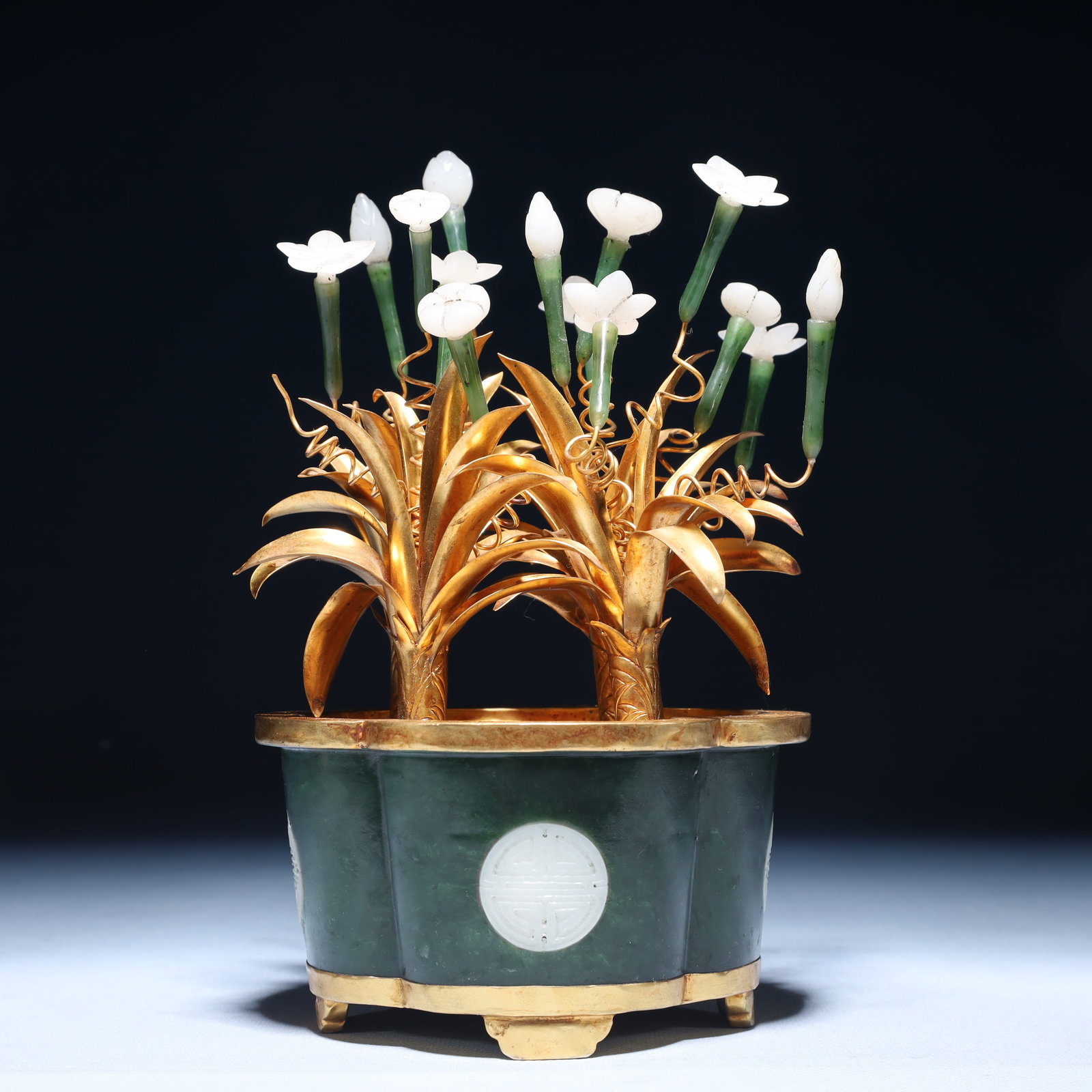 An Exquisite Gilt Bronze Inlaid Jasper Basin Ornament: An Exquisite Gilt Bronze Inlaid Jasper Basin Ornament, Qing Dynasty,China, Size:4.9inx8.3in,(Box)12.6inx11inx7.1in,Weight:900g 铜鎏金嵌碧玉盆景摆&
