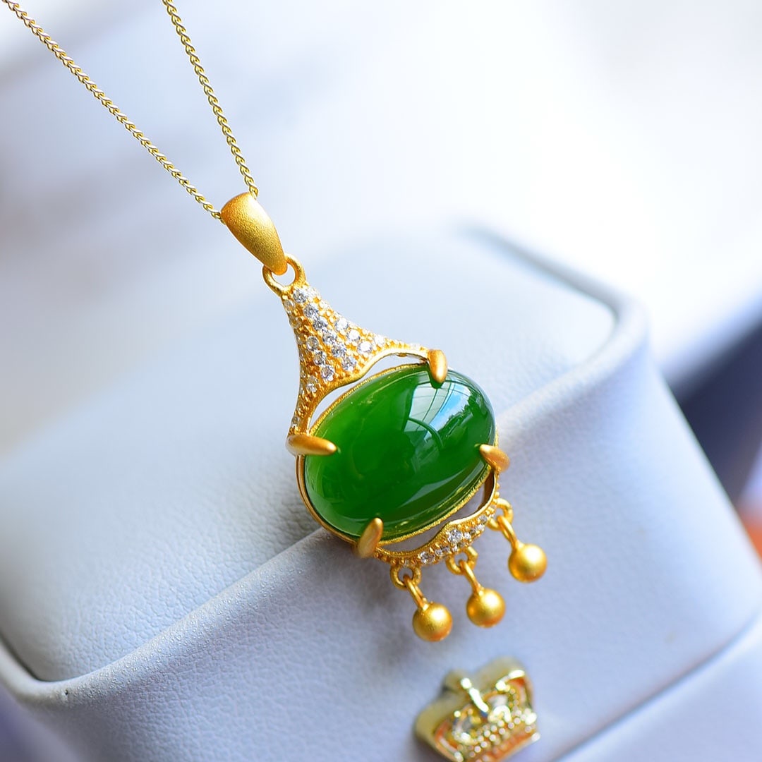 An Exquisite Sterling Silver-Gold Plated Inlaid Jasper Necklace,Inlaid Diamond: An Exquisite Sterling Silver-Gold Plated Inlaid Jasper Necklace,Inlaid Diamond,Size:12mmx16mm 纯银镀金镶碧玉项链,嵌钻石