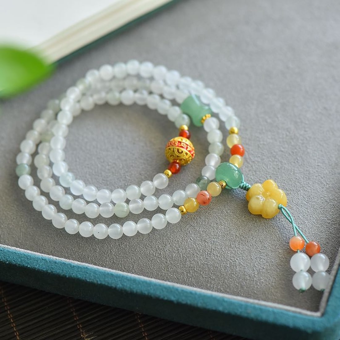 An Exquisite White Jade Bracelets: An Exquisite White Jade Bracelets,Size:6mm 白玉手串