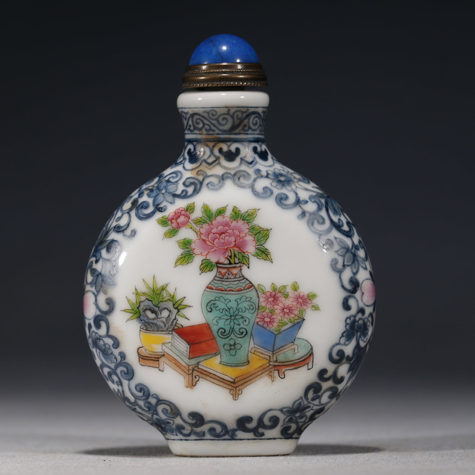An Exquisite Blue and White with Colored Enamel Antique Peony Pattern Flattened Snuff Bottle: An Exquisite Blue and White with Colored Enamel Antique Peony Pattern Flattened Snuff Bottle,Qing Dynasty, China,Qianlong Four-character Mark,Size:2.2in×0.8in×3.1in 青花加&