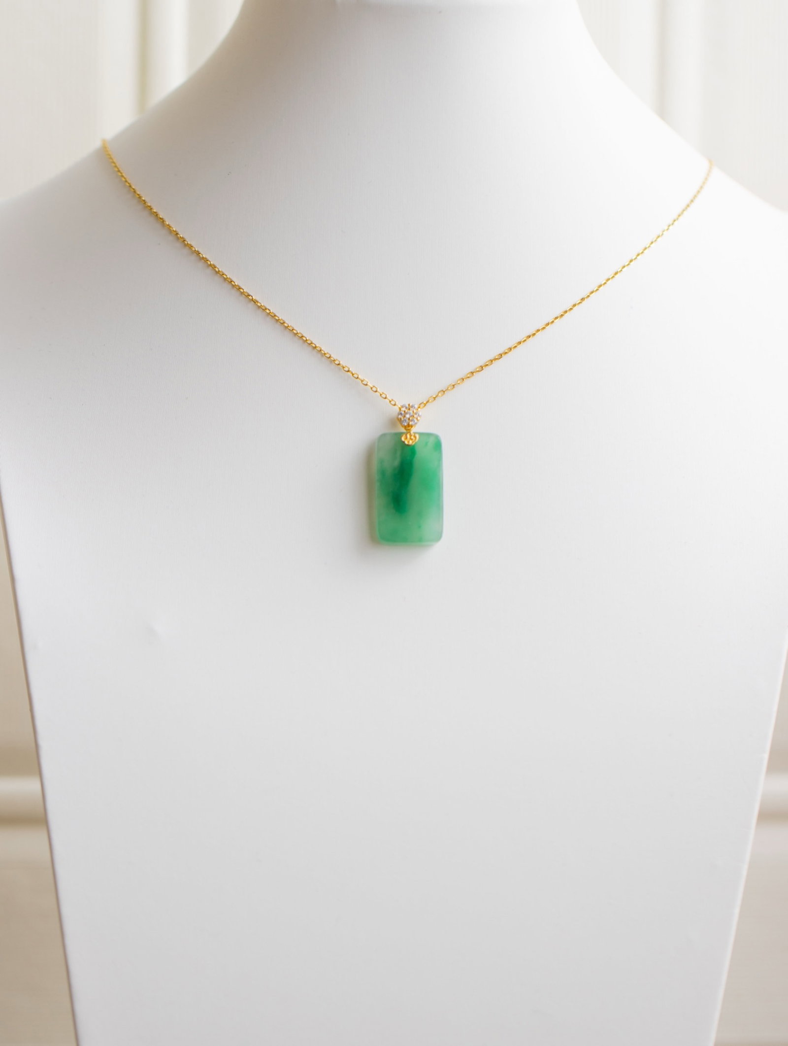 An Exquisite Sterling Silver-Gold Plated Inlaid Jadeite Pendant,Inlaid Diamond: An Exquisite Sterling Silver-Gold Plated Inlaid Jadeite Pendant,Inlaid Diamond 纯银镀金镶翡翠吊坠,嵌钻石
