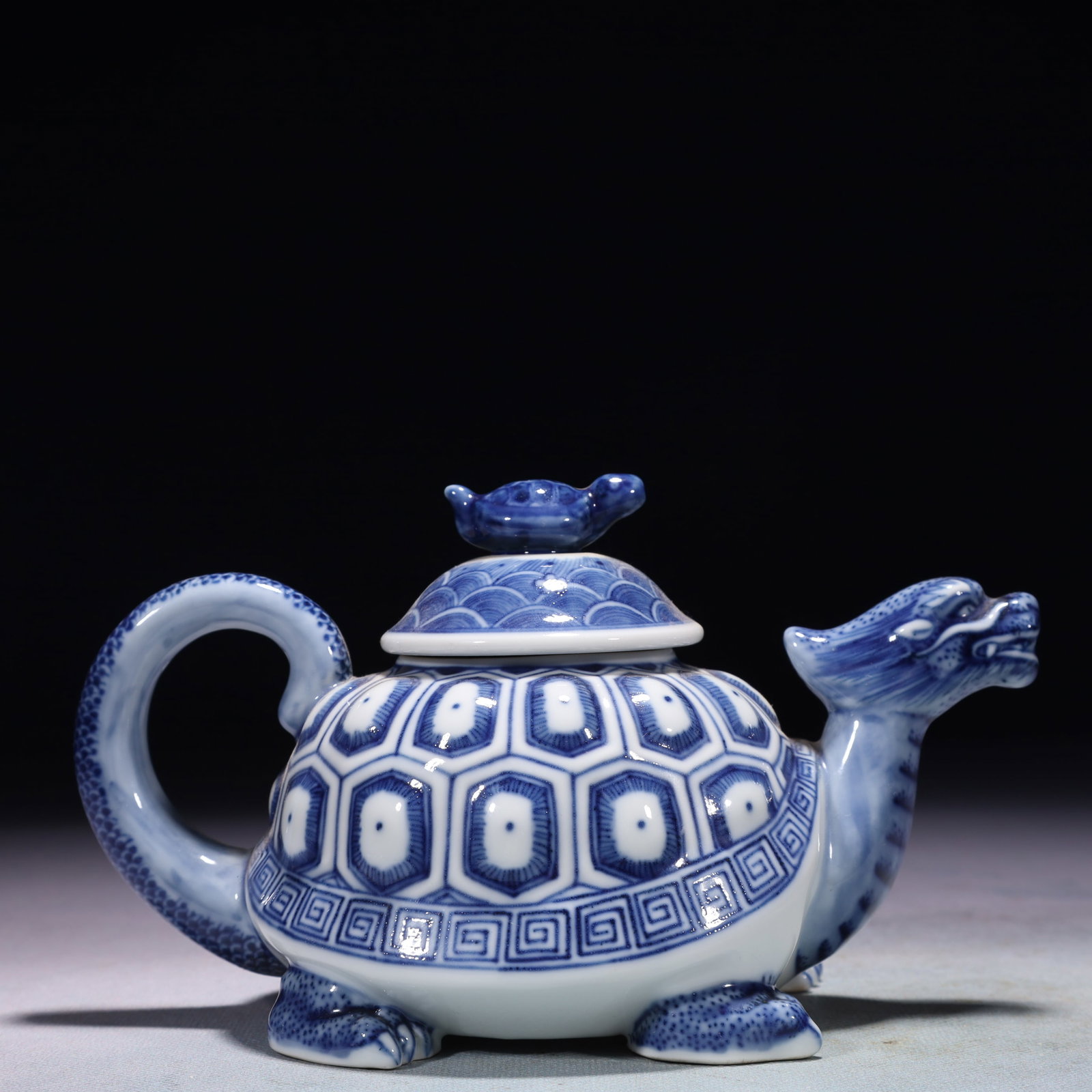 An Exquisite Blue and White Dragon and Turtle Teapot: An Exquisite Blue and White Dragon and Turtle Teapot,Qing Dynasty,China,Qianlong Six-character Mark,Size:7.5inx4.3inx4.7in,Weight:650g 青花龙龟茶壶,中国