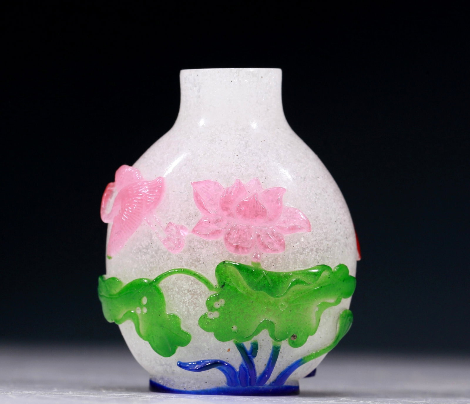 A Fantastic Multi-Color Overlay Snowflake Glass 'Bird& Flower' Snuff Bottle: A Fantastic Multi-Color Overlay Snowflake Glass 'Bird& Flower' Snuff Bottle. Chinese Qing Dynasty. Size:2inx1inx2.2in. Weight:52g 清代 雪花地套彩料Ŏ