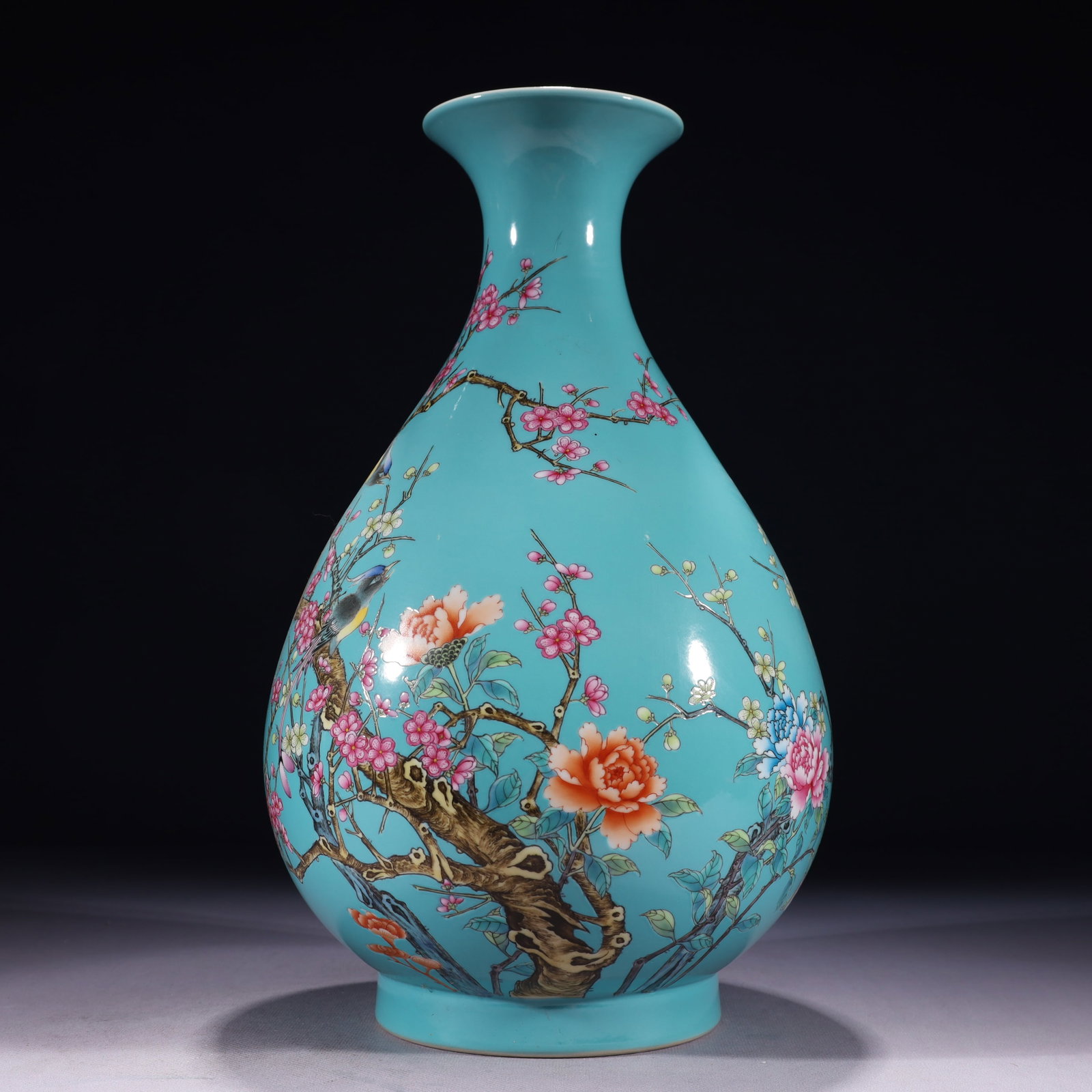 An Exquisite Turquoise Glazed Famille-Rose Painted Gold Flower and Bird Pattern Vase,with poem: An Exquisite Turquoise Glazed Famille-Rose Painted Gold Flower and Bird Pattern Vase,with poem,Qing Dynasty,China,Yongzheng Six-character Mark,Size:7.5inx13.8in,Weight:2850g 松石绿&#