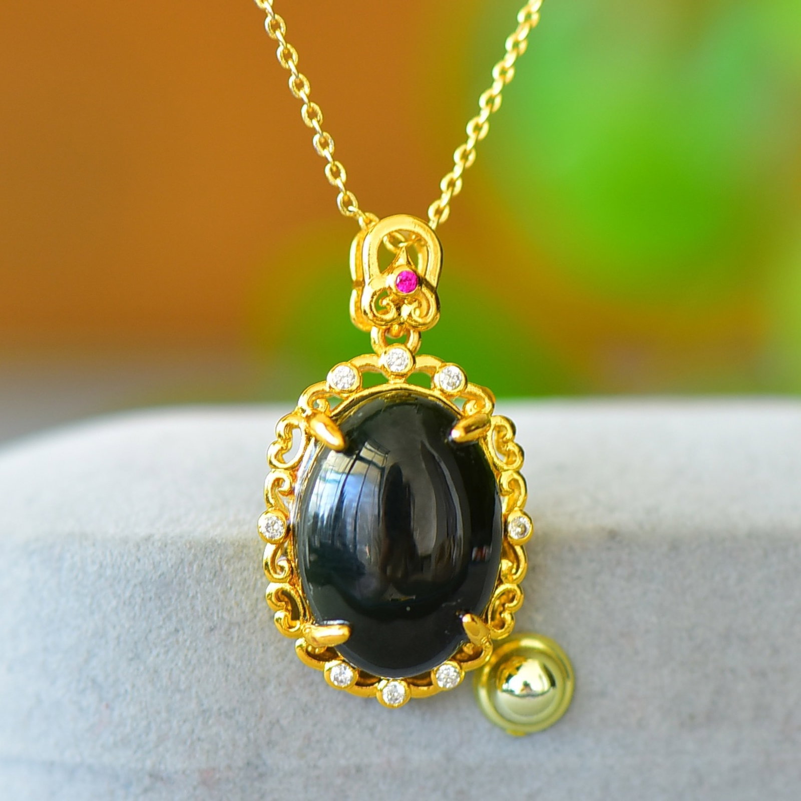 An Exquisite Bronze-Gold Plated Inlaid Green Jade Necklace: An Exquisite Bronze-Gold Plated Inlaid Green Jade Necklace,Size:5.1inx7.1in 铜镀金镶青玉项链