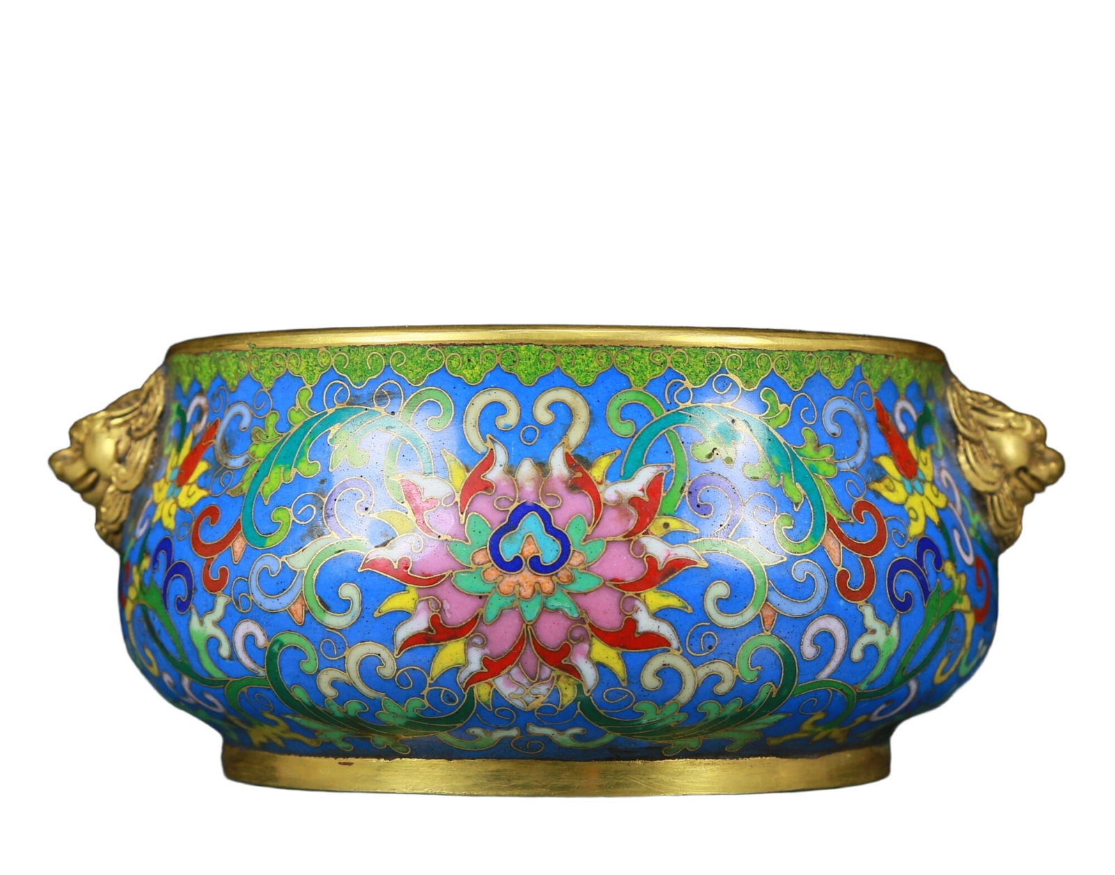 An exquisite cloisonn?? censer with lotus and animal ears pattern: An exquisite cloisonné censer with lotus pattern and animal ears. The application of filigree technology makes the decoration of this collection more delicate and three-dimensional. This collecti