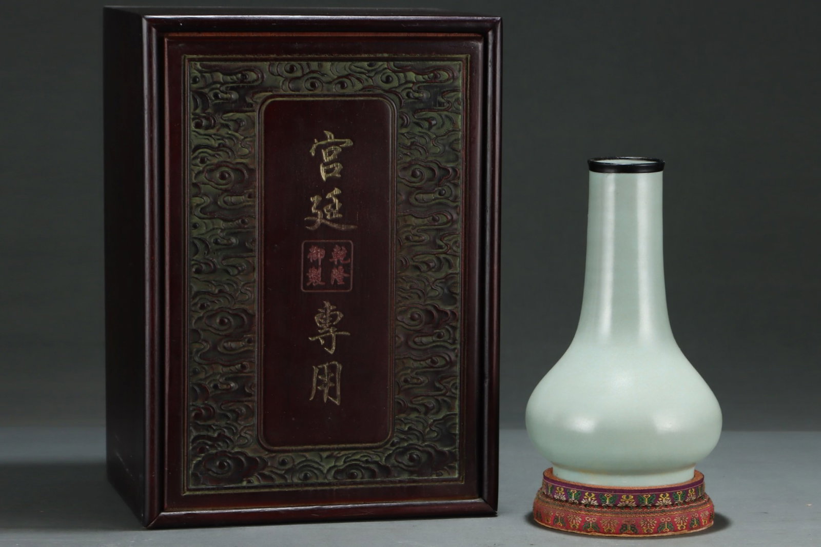 An Exquisite Ru yao Vase,with an Imperial Poem by Emperor Qianlong: An Exquisite Ru yao Vase,with an Imperial Poem by Emperor Qianlong,Song Dynasty,China,Size:8.8inx5.4in 汝窑瓶,带乾隆御题诗,中国宋