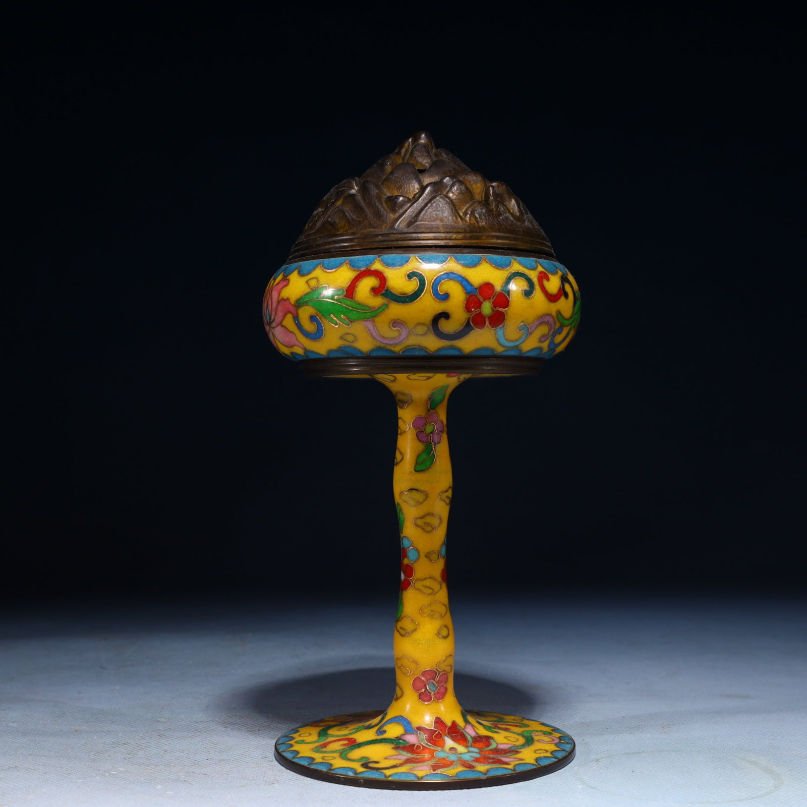 An Exquisite Cloisonne Flower Pattern Censer: An Exquisite Cloisonne Flower Pattern Censer,Qing Dynasty,China,Qianlong Four-character Mark,Size:7.5inx3.9inx3.9in,Weight:800g 景泰蓝花卉纹香炉,中