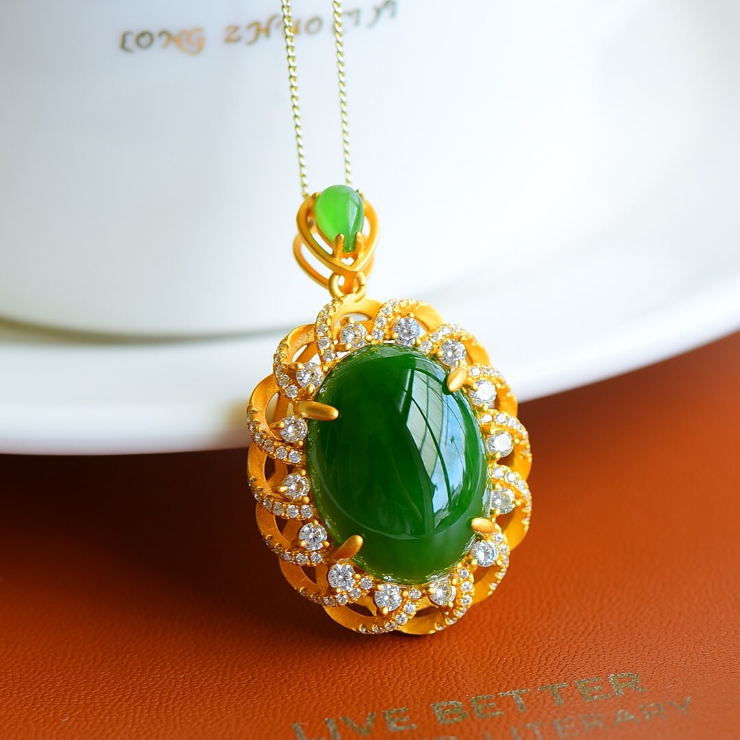 An Exquisite Sterling Silver-Gold Plated Inlaid Jasper Necklace,Inlaid Diamond: An Exquisite Sterling Silver-Gold Plated Inlaid Jasper Necklace,Inlaid Diamond,Size:15mmx20mm 纯银镀金镶碧玉项链,嵌钻石