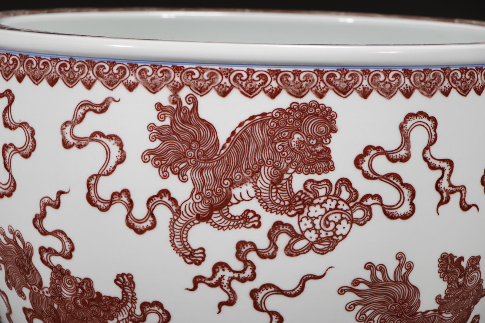 An Exquisite Underglaze-Red Lion Pattern Vat - 4