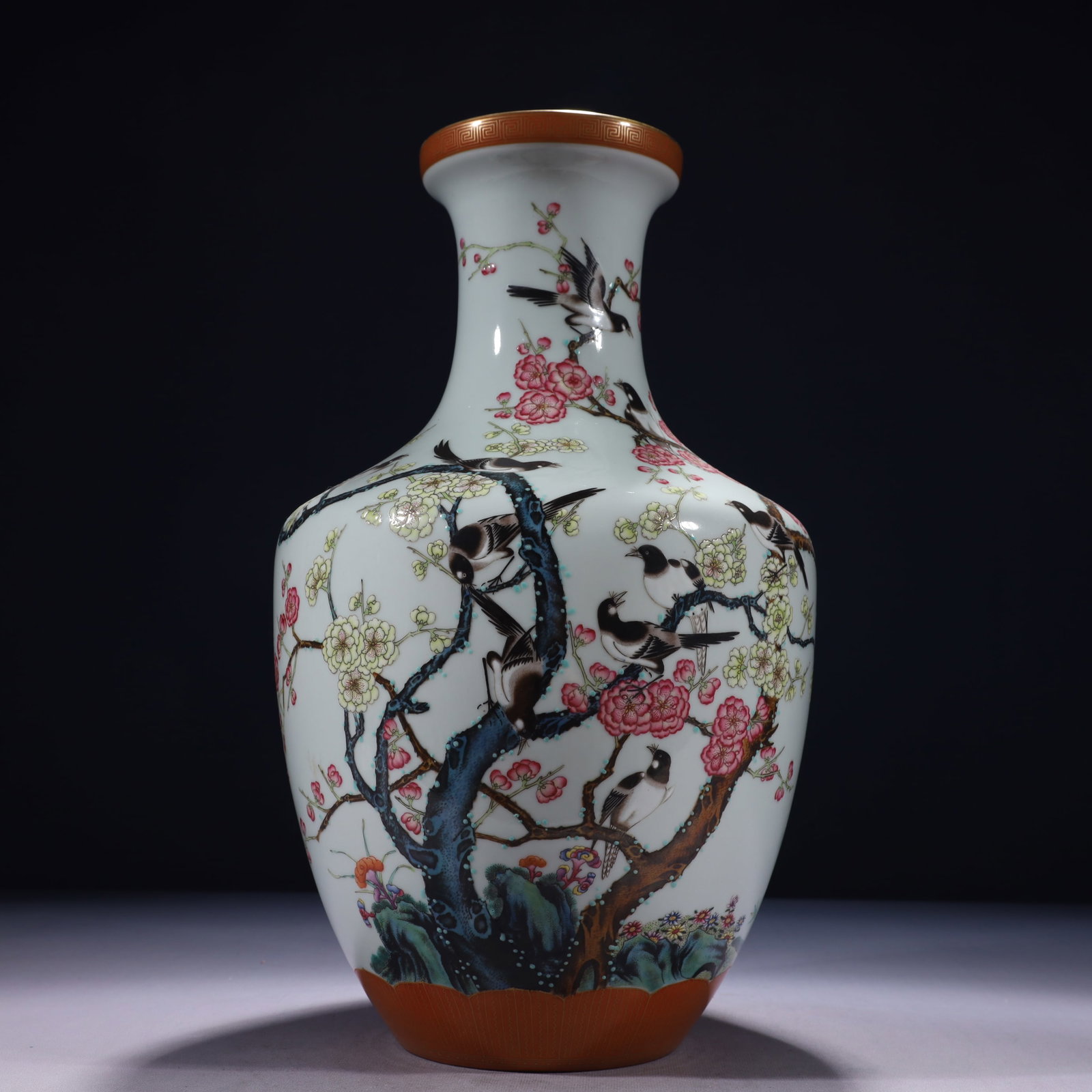 An Exquisite Famille-Rose Painted Gold Flower and Bird Pattern Vase: An Exquisite Famille-Rose Painted Gold Flower and Bird Pattern Vase,Qing Dynasty,China,Yongzheng Six-character Mark,Size:9.1inx16.5in,Weight:3500g