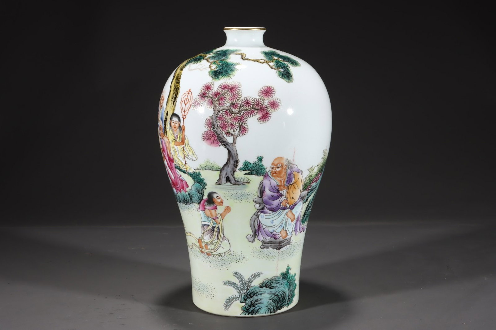 An Exquisite Famille-Rose Character and Story Pattern Painted Gold Vase,With Vertical Scroll: An Exquisite Famille-Rose Character and Story Pattern Painted Gold Vase,With Vertical Scroll Painting on Silk,Qing Dynasty,China,with Yongzheng Six-character Mark,Size:12.3inx7.1in,Without frame Size: